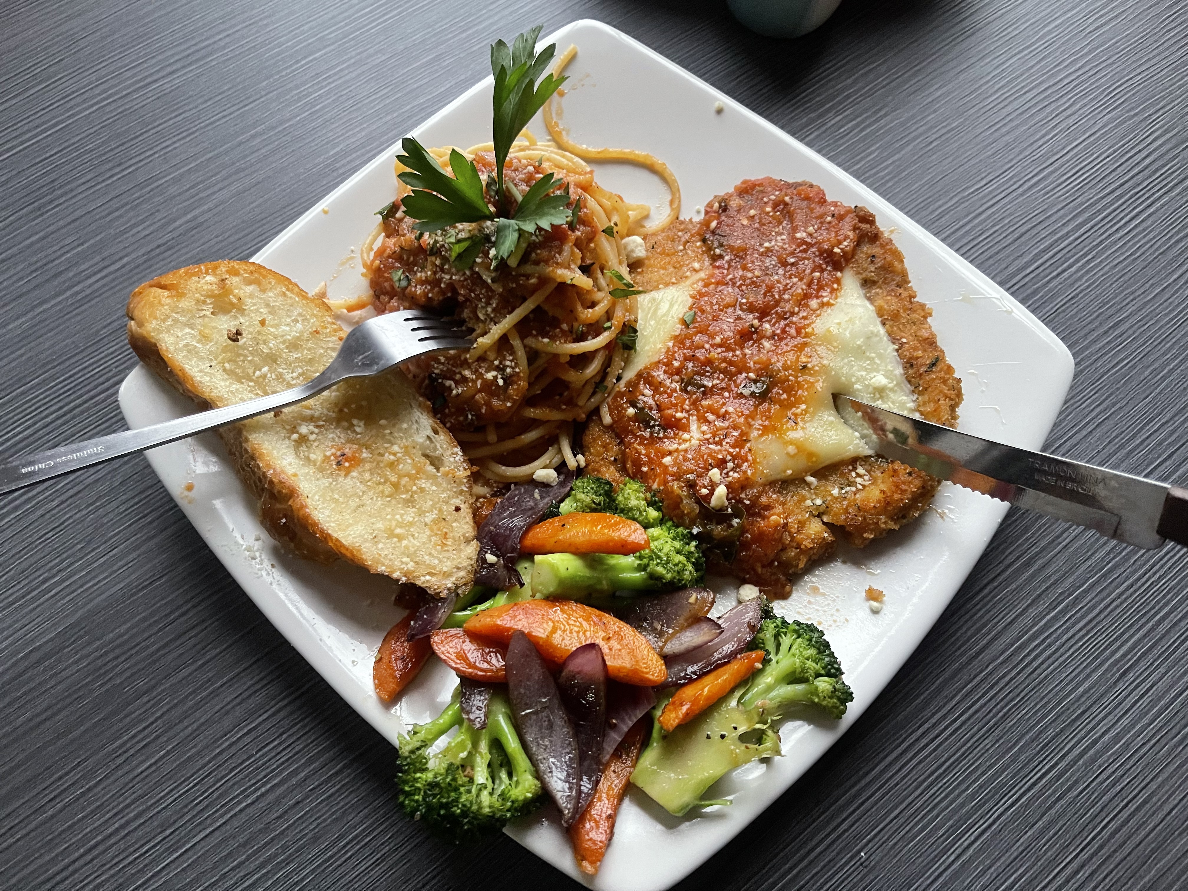 LUNA da sports bar & grill image 8