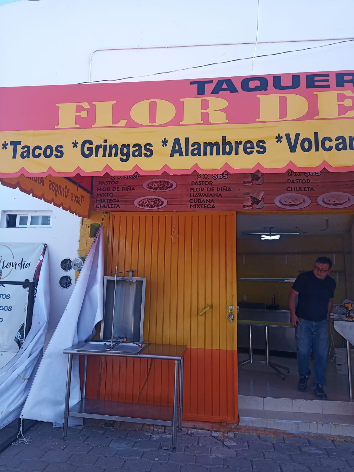 Taqueria flor de piña image 9