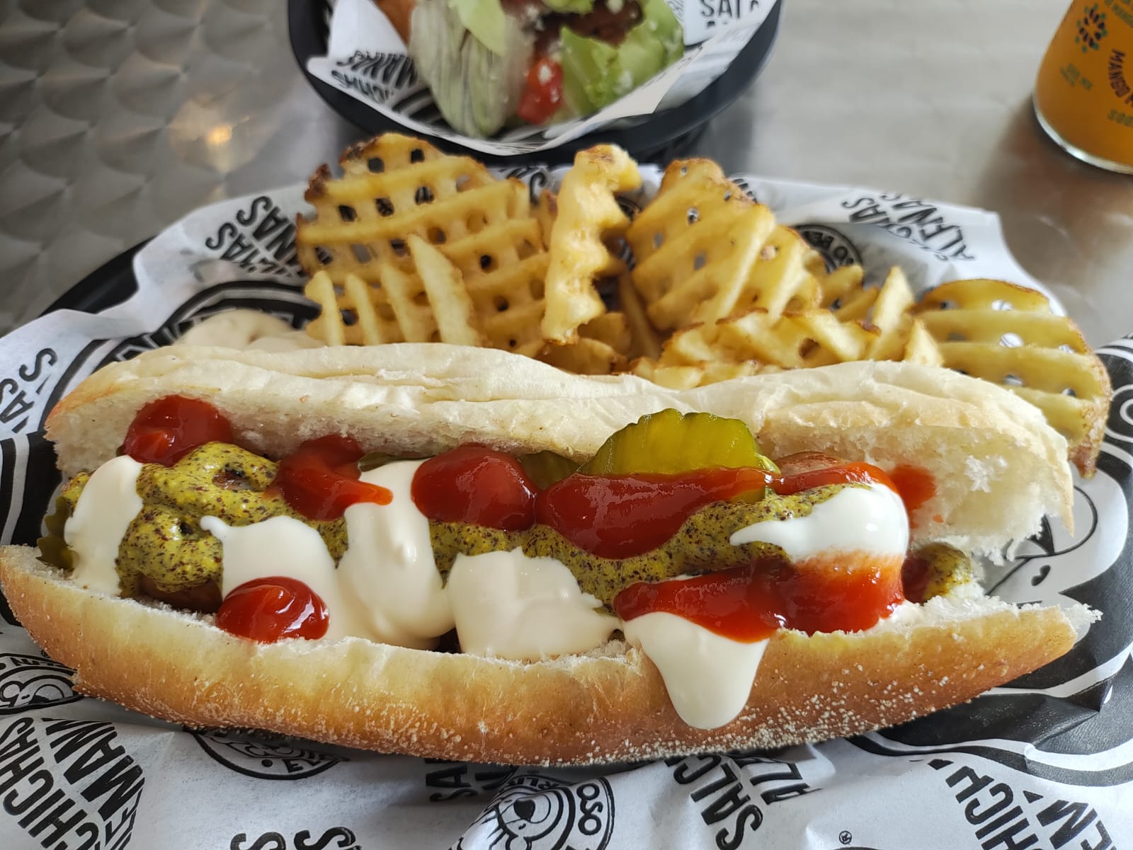 El Oso Berlin HEB El Mirador image 3