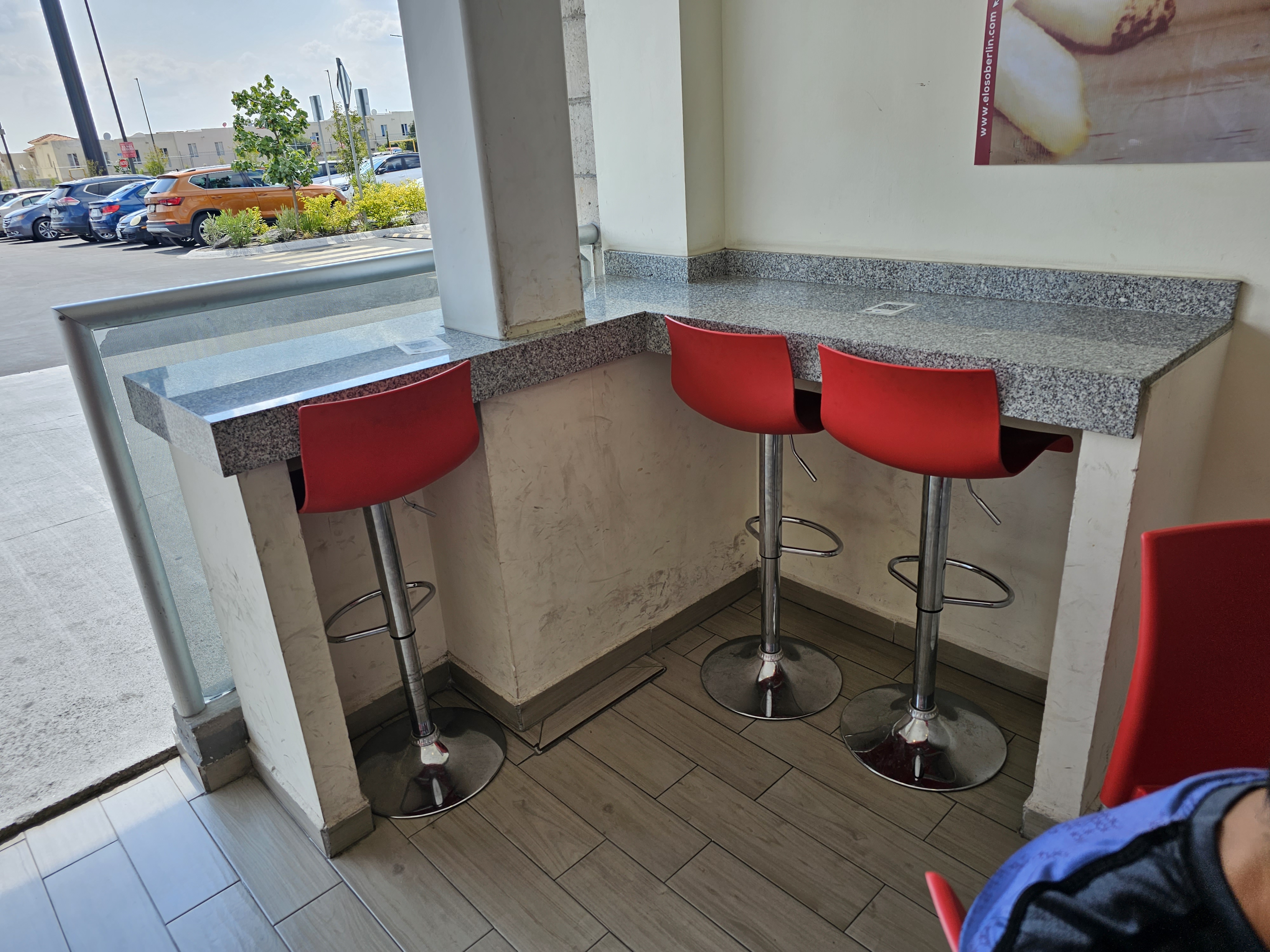 El Oso Berlin HEB El Mirador image 10