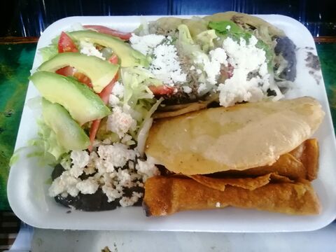 Restaurant "La Vecina y Familia" image 1