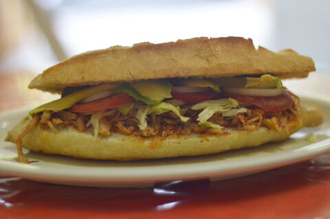 LONCHES LAS COMADRES image 7