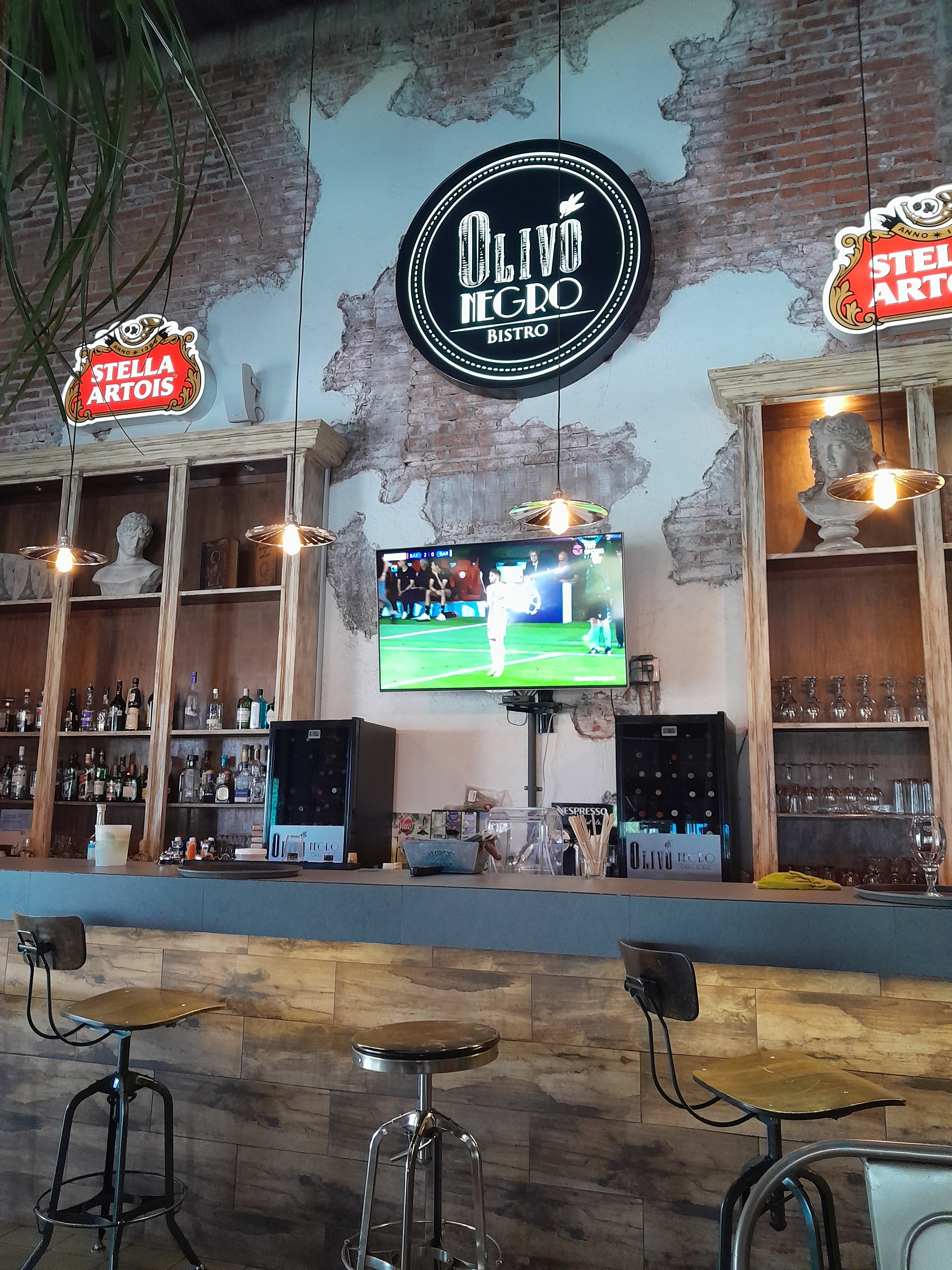 Olivo Negro Bistro image 3