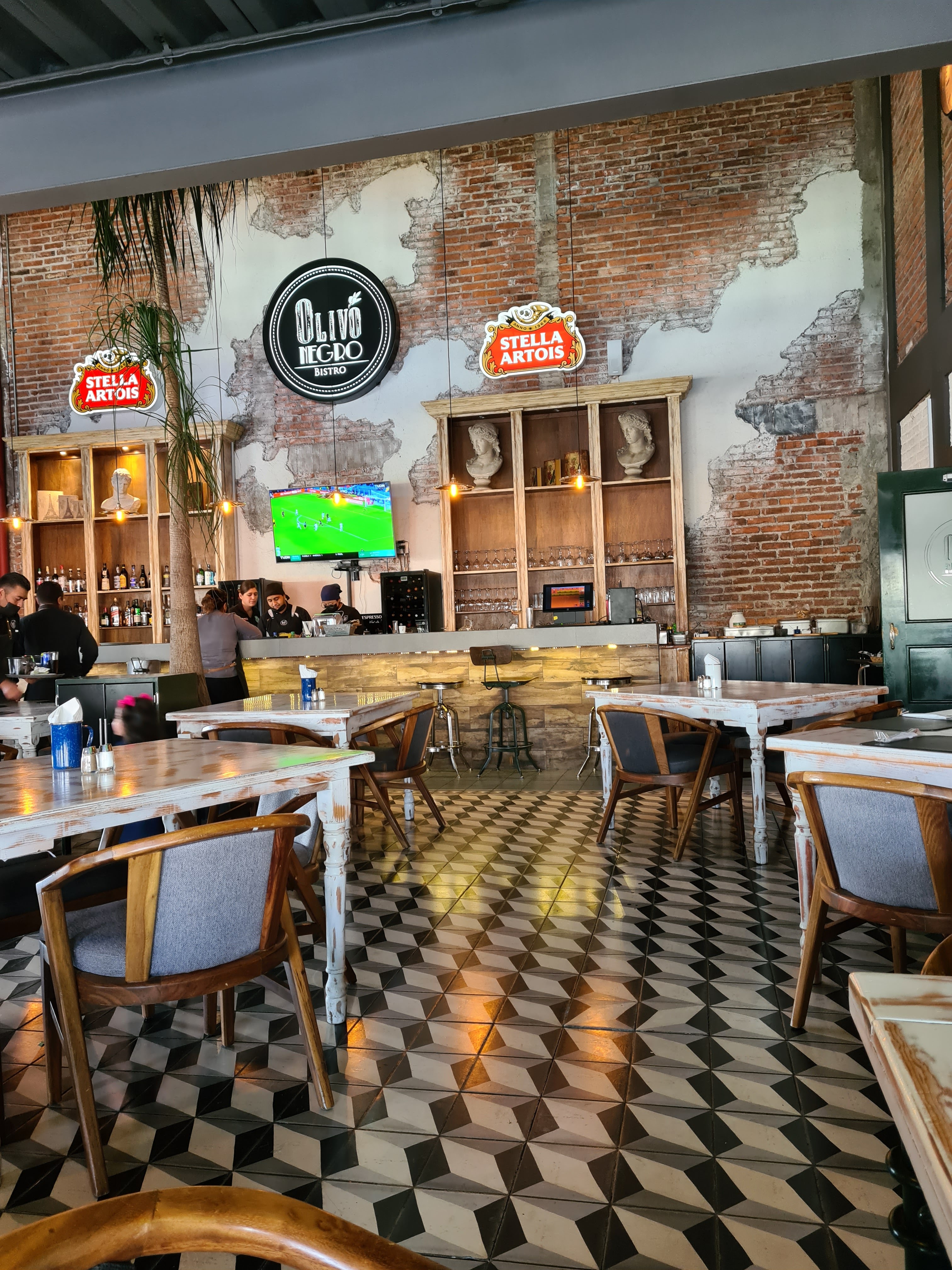 Olivo Negro Bistro image 4