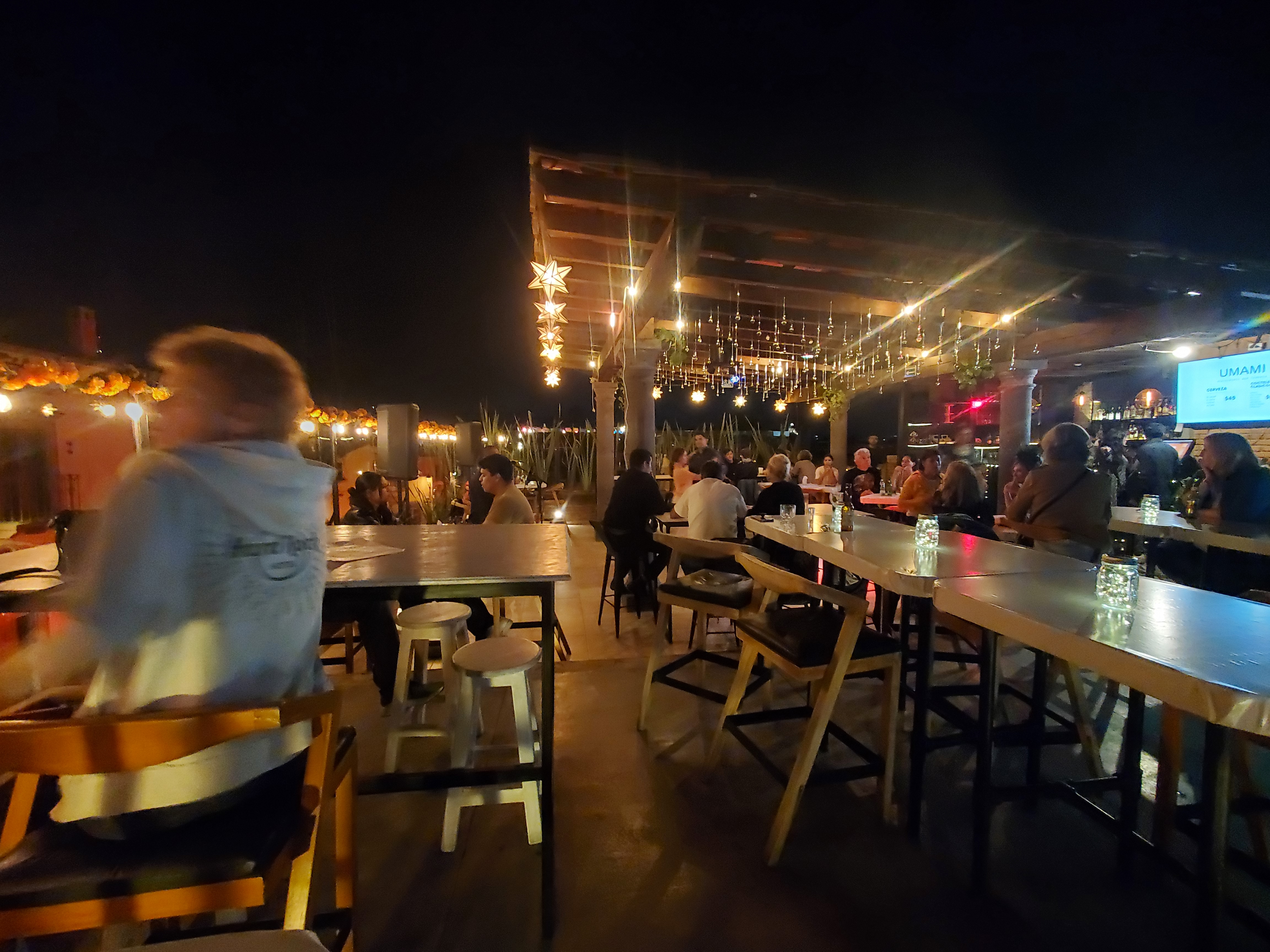 Rooftop, restaurante y bar de musica latina en vivo Umami image 1