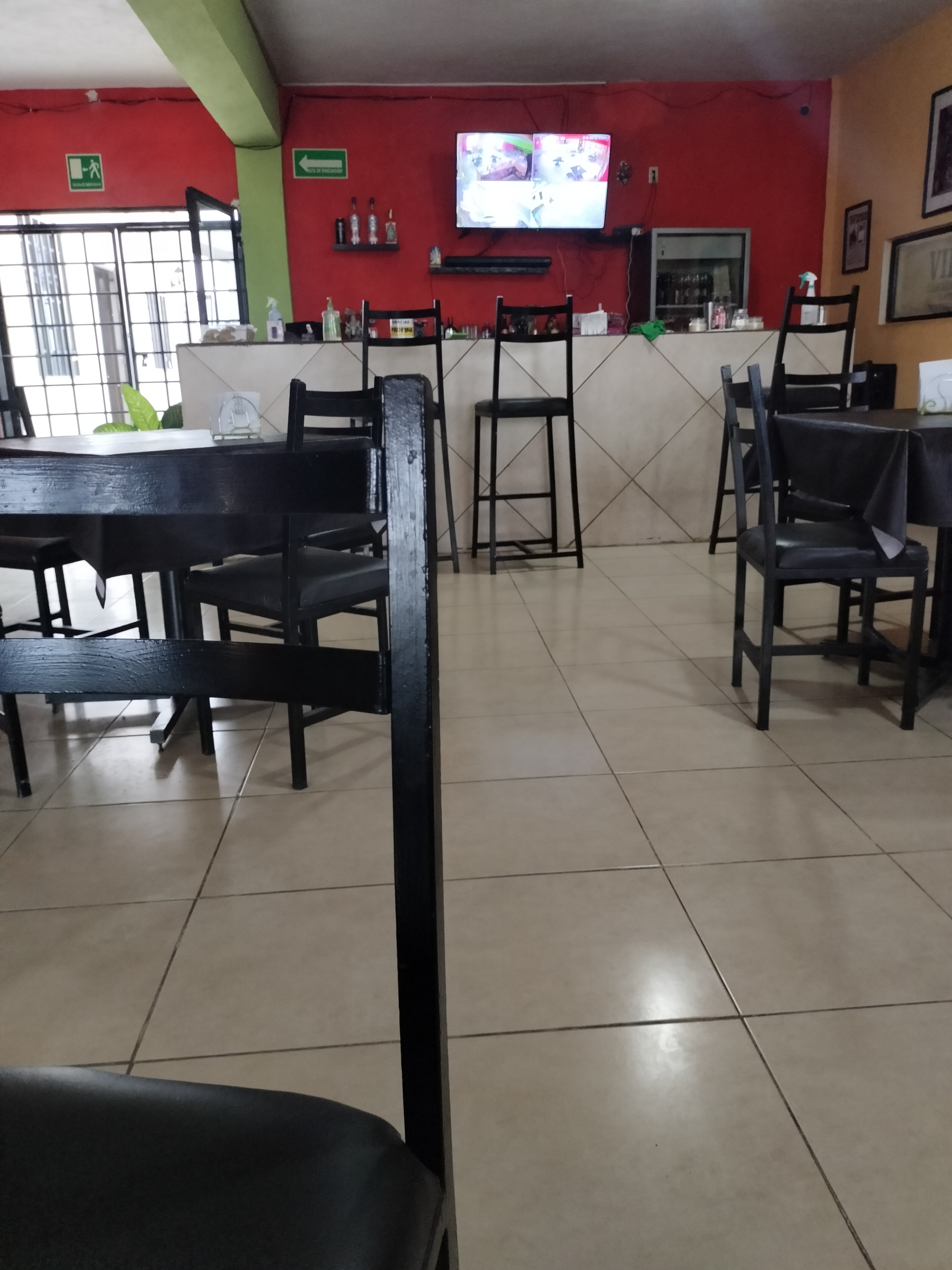 Restaurant viejo cáscara amarga image 2