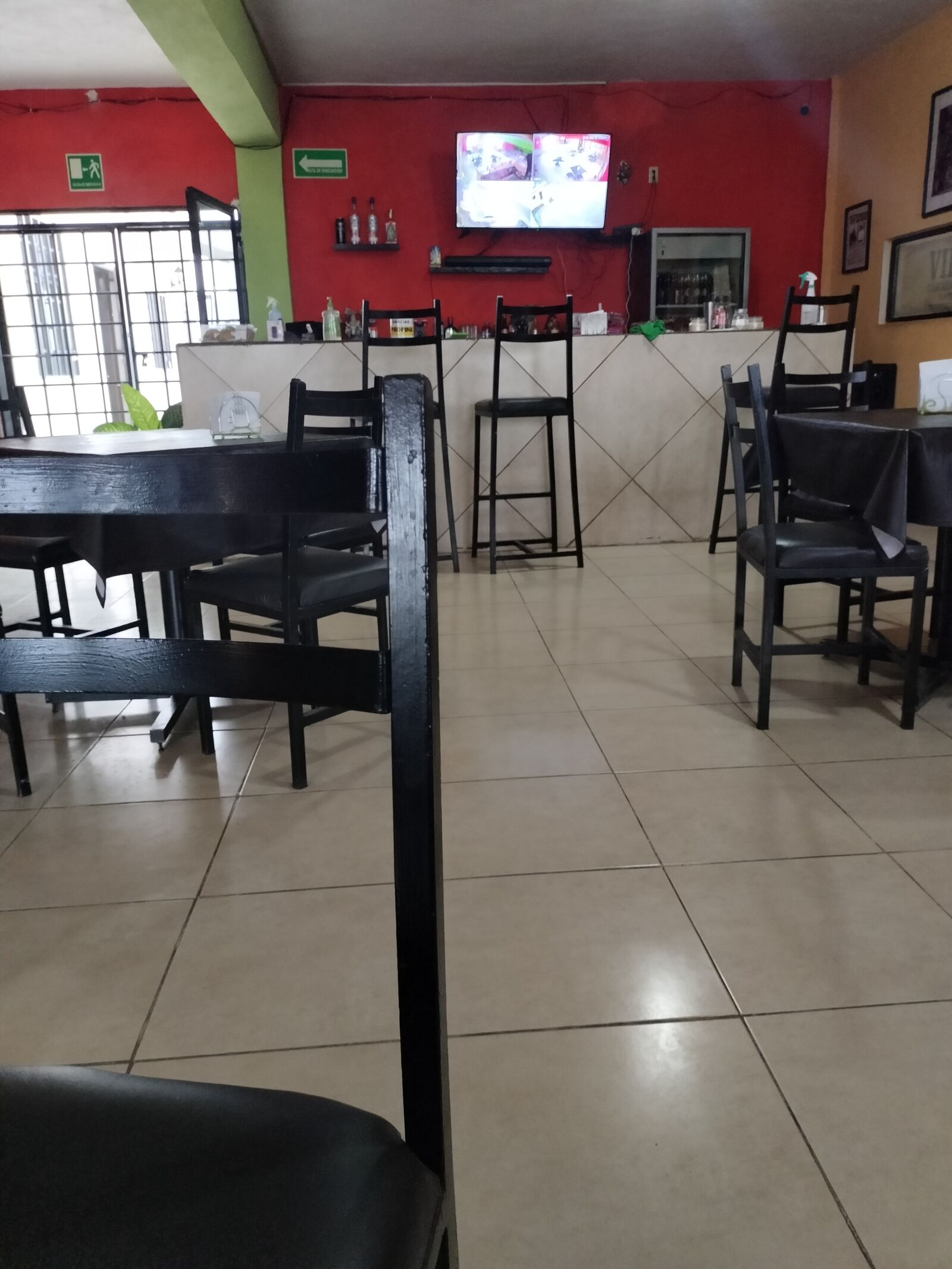 Restaurant viejo cáscara amarga image 2