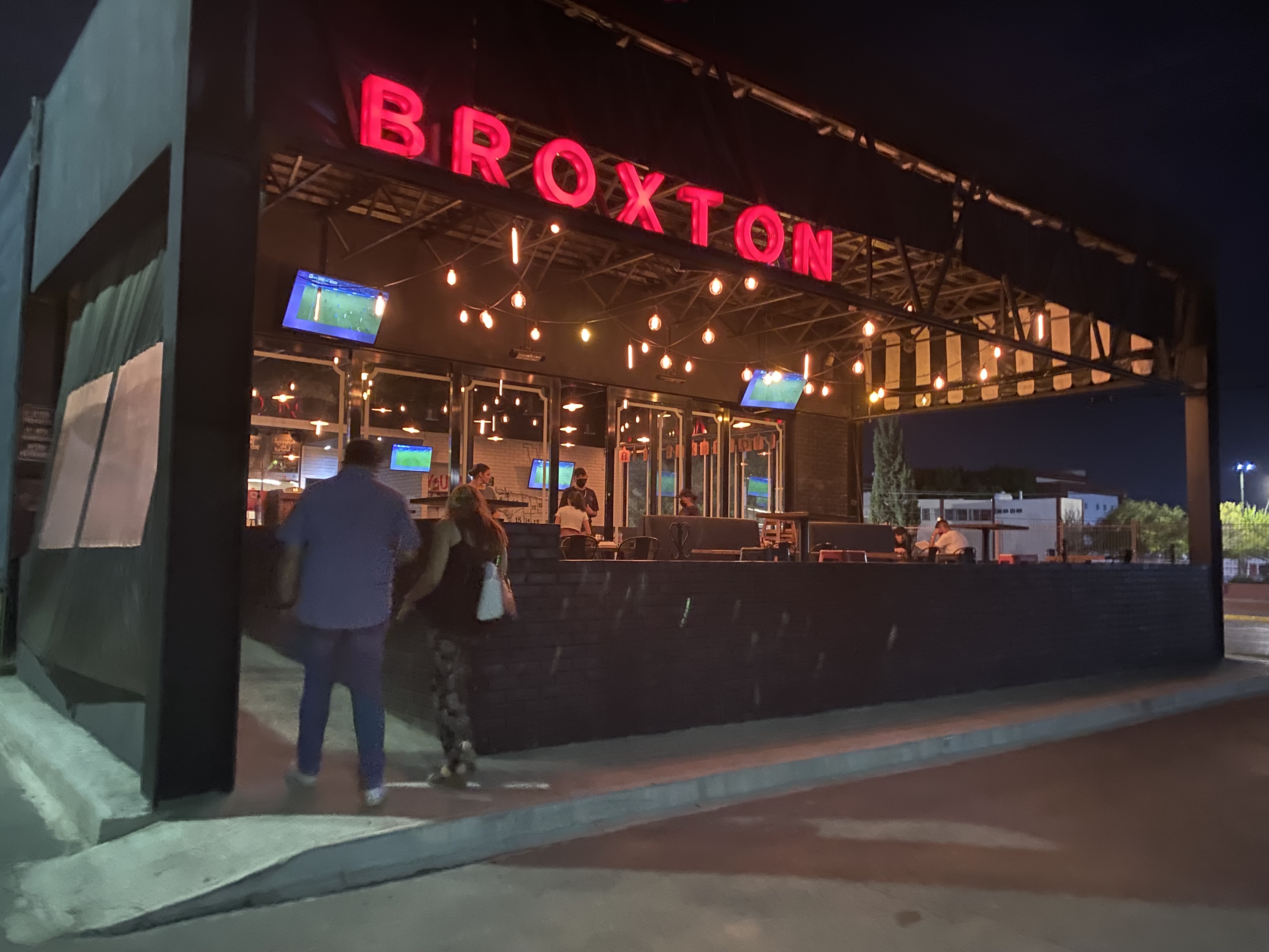 Broxton Burgers & Beers image 5