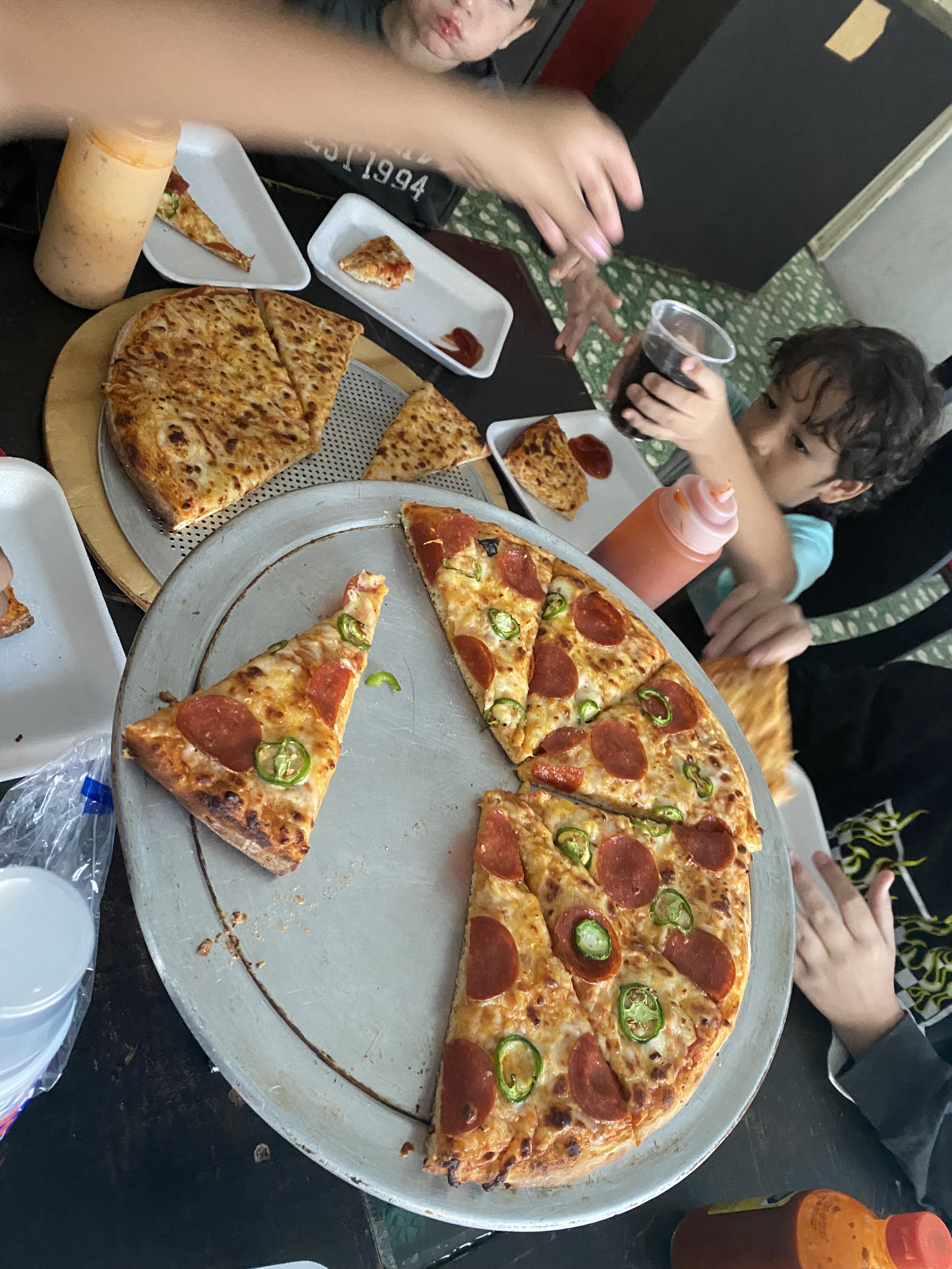 Santiago's pizza image 4