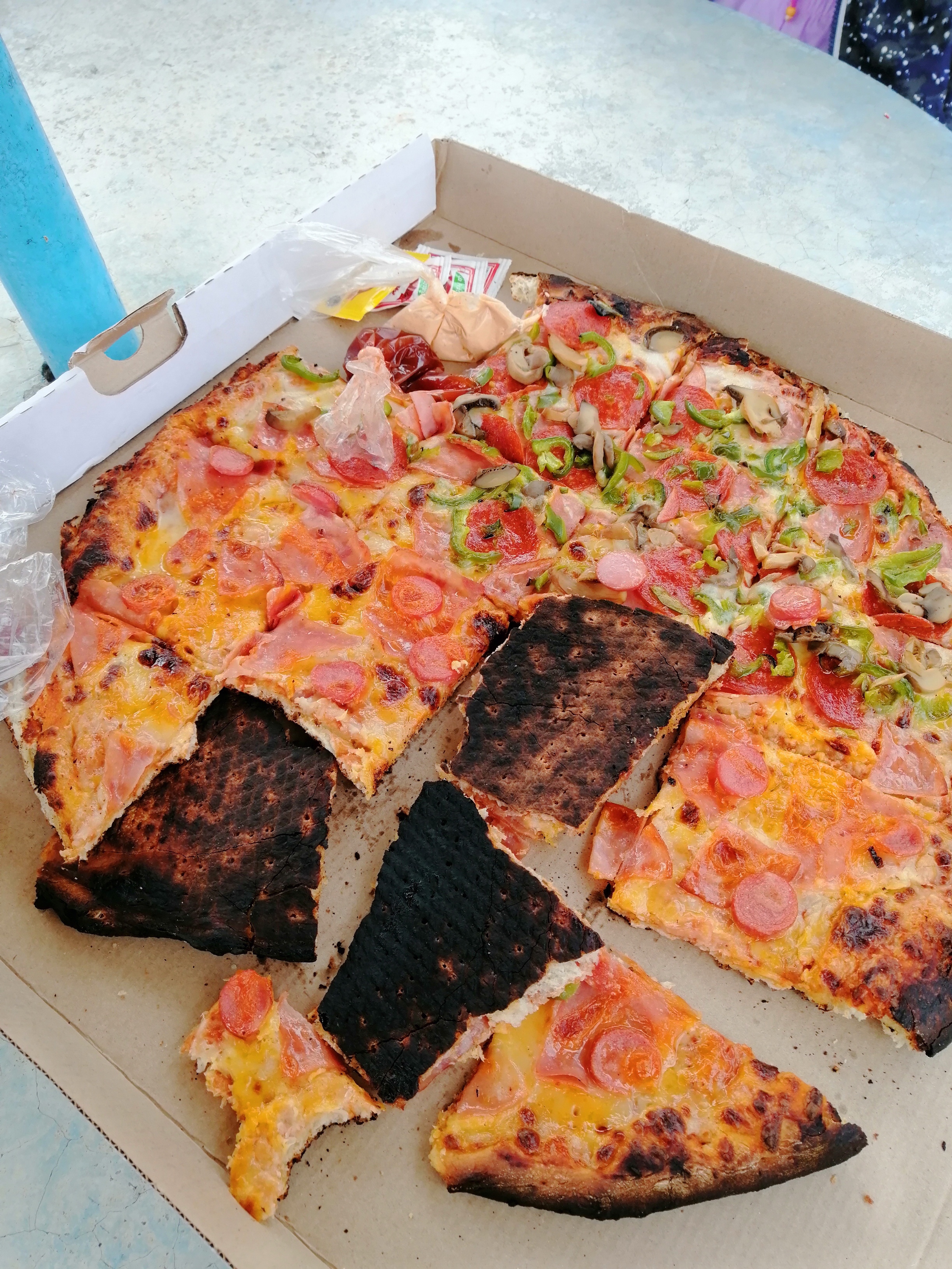 Santiago's pizza image 6