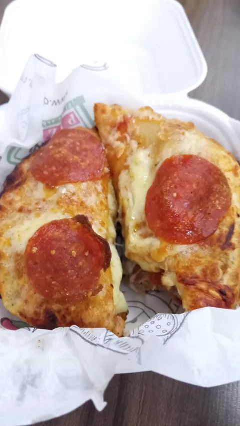 D’Gusta Pizza image 3