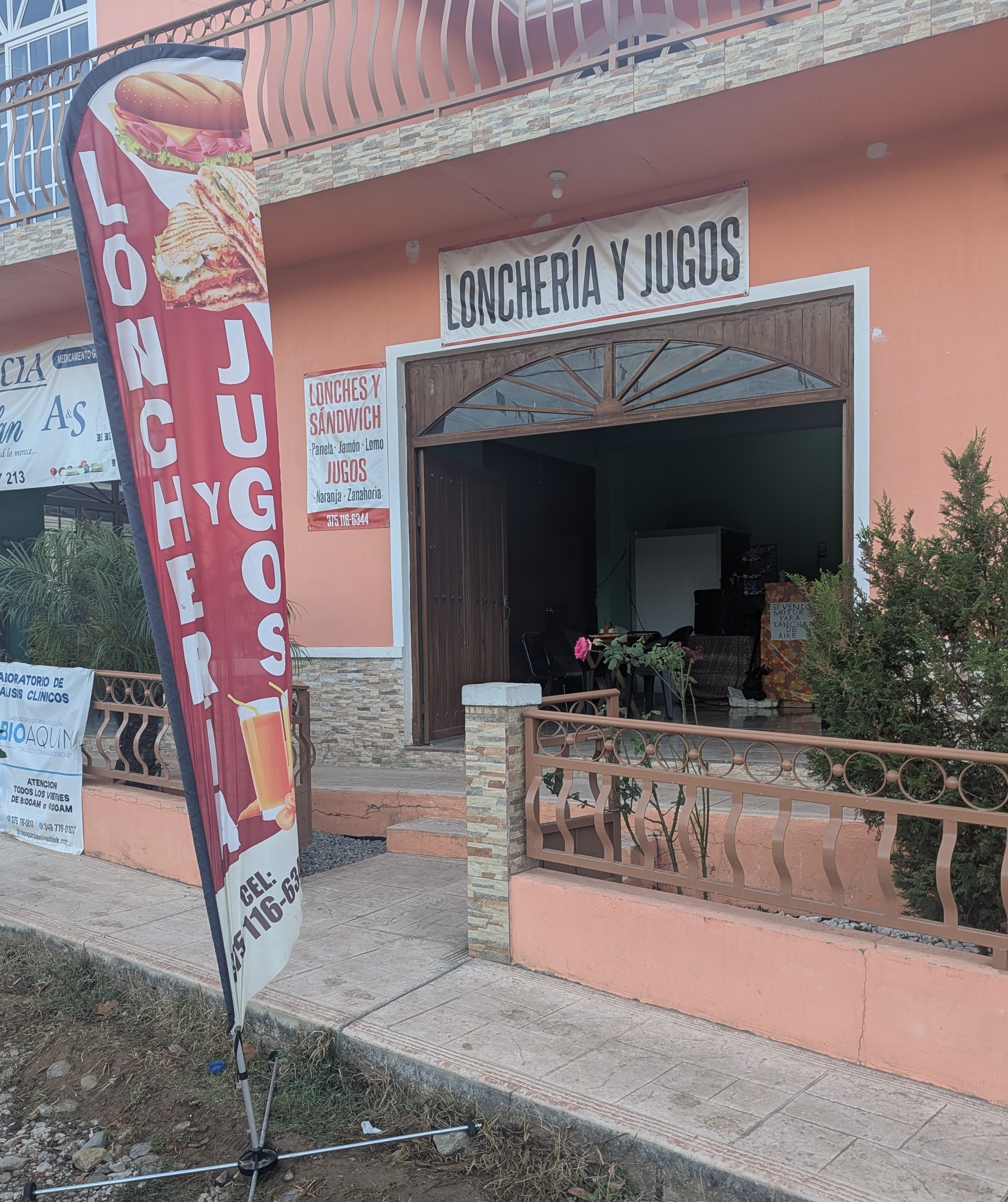 Loncheria y Jugos image 3