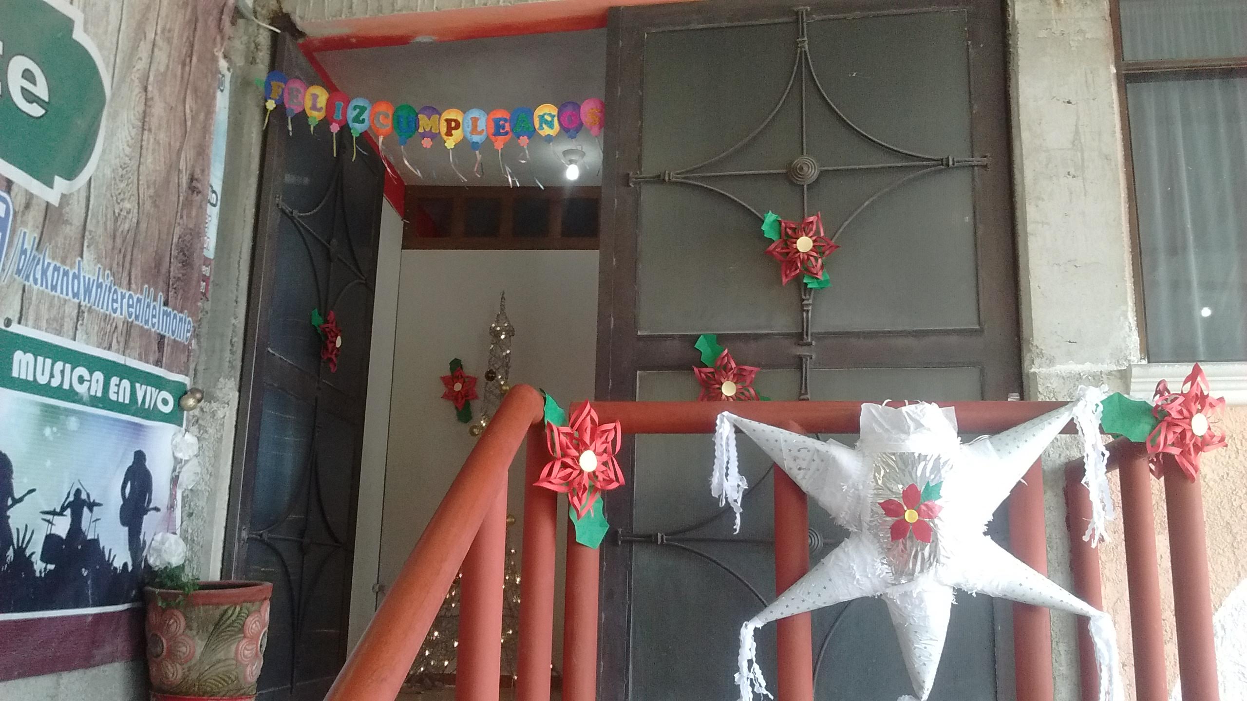 Black and White Restaurant image 4