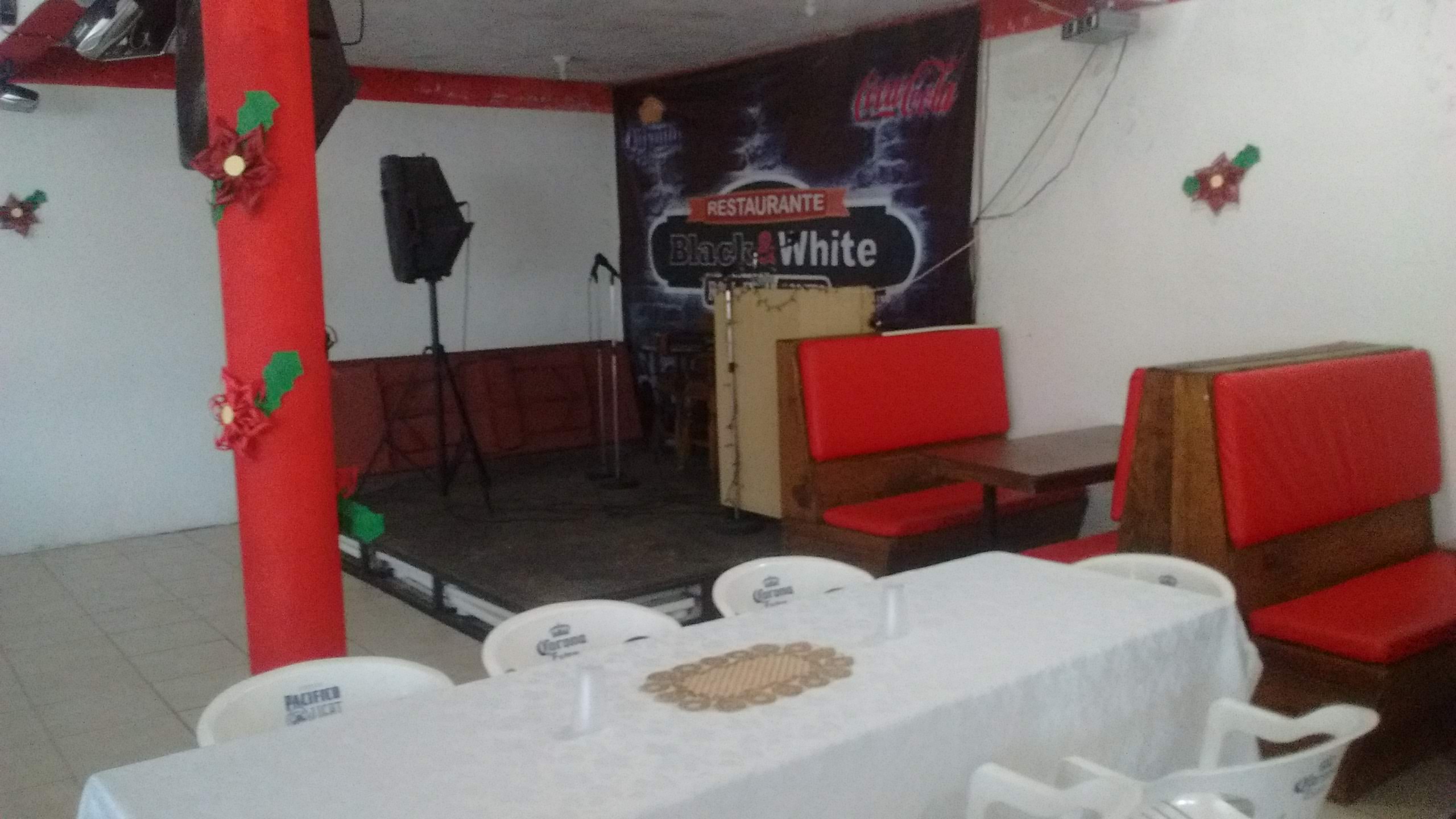 Black and White Restaurant image 5