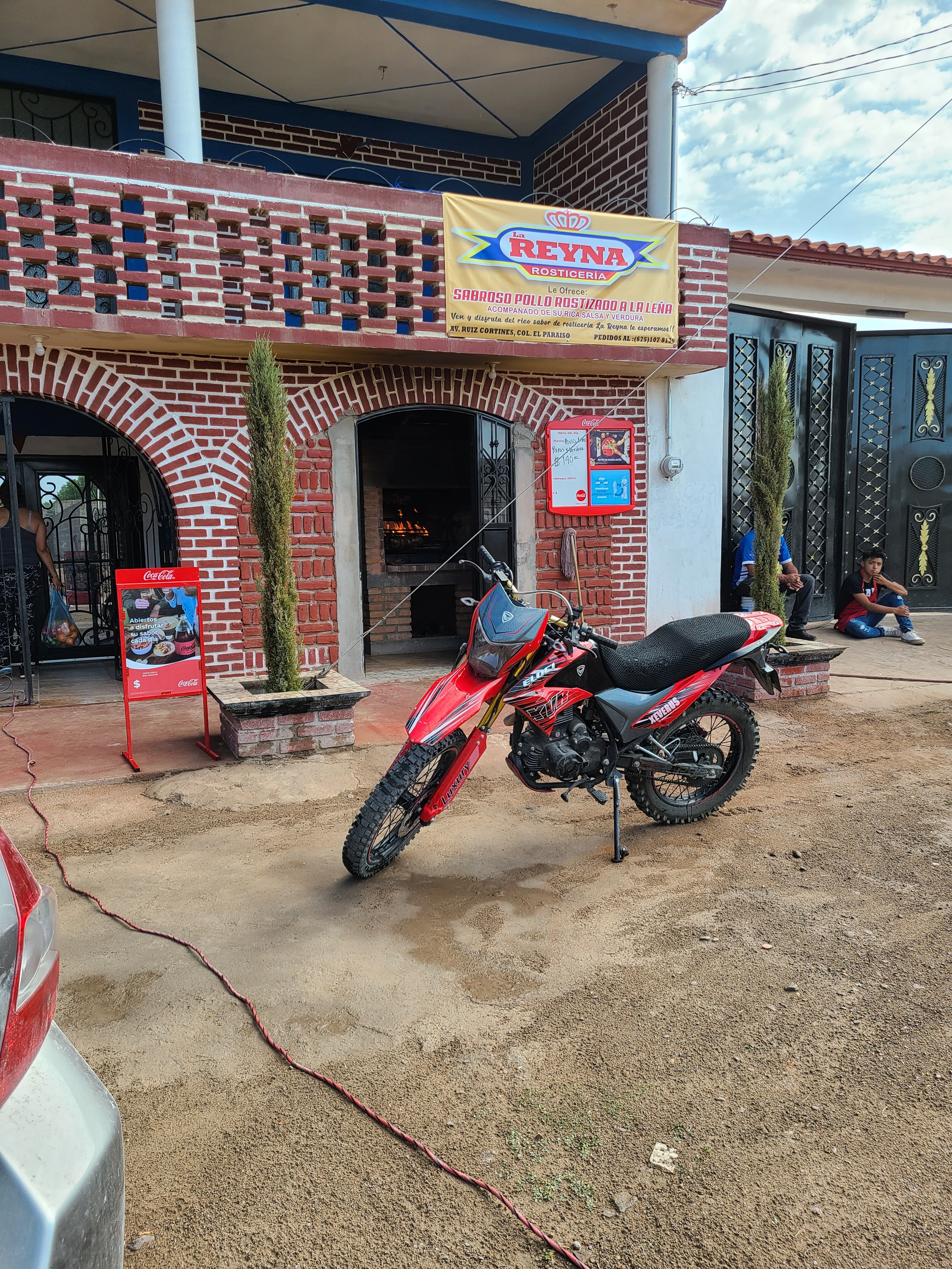 La Reyna Rosticeria image 4