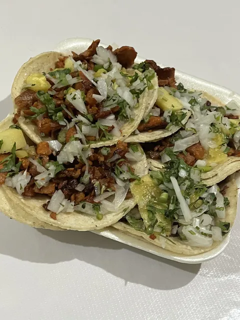 Taquería El carnal image 1