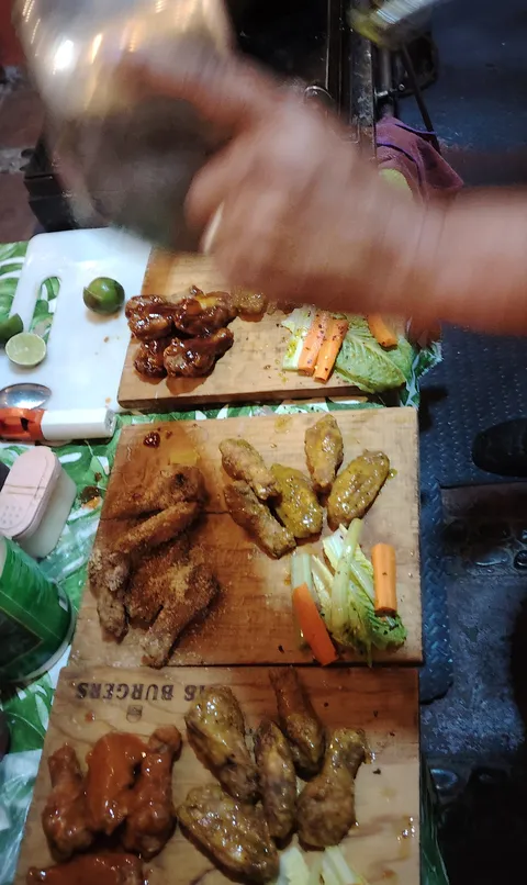 18 Burgers image 6