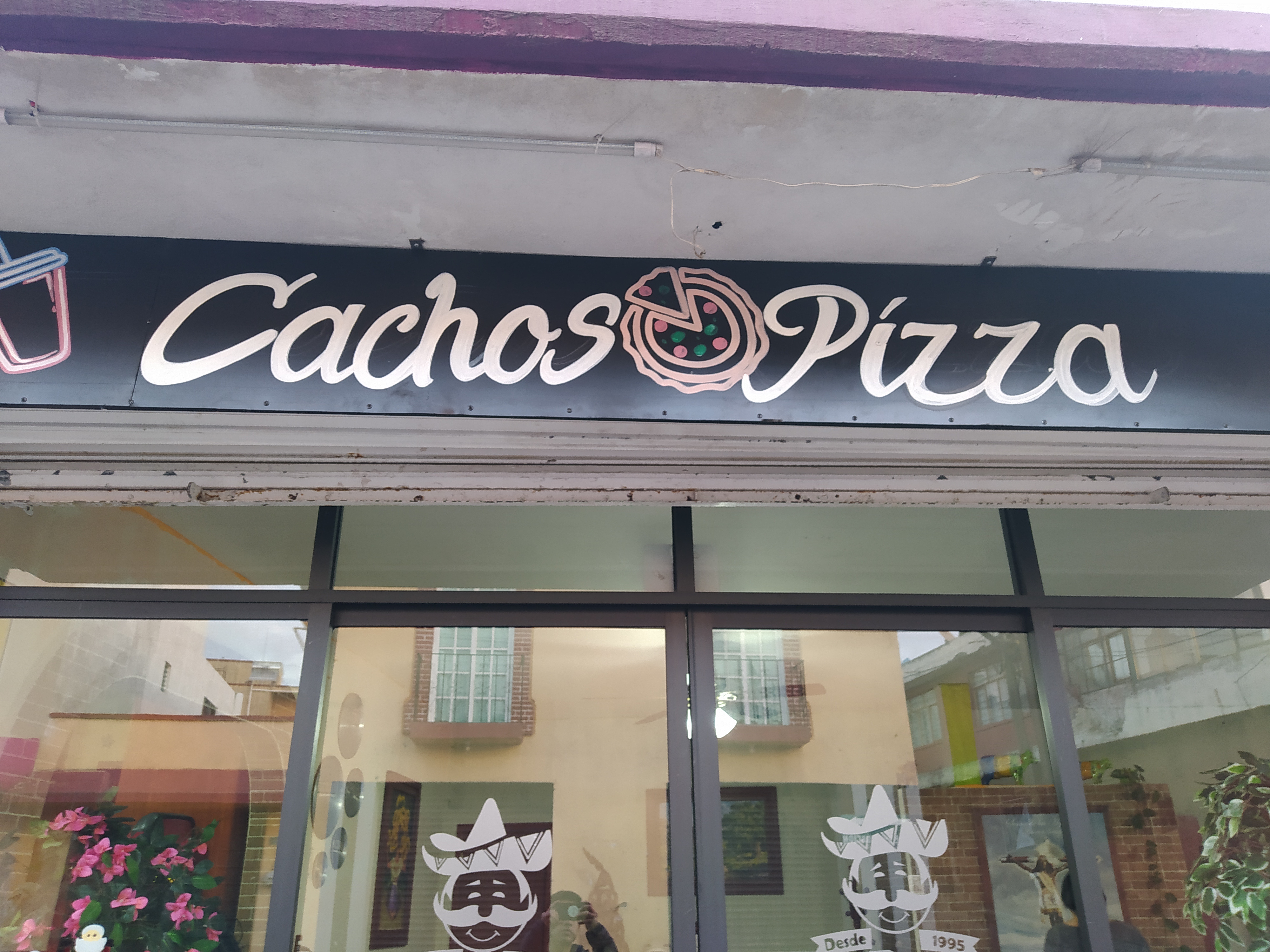 Cacho's Pizza image 4