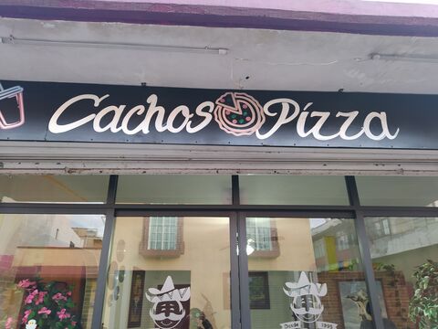 Cacho's Pizza image 4