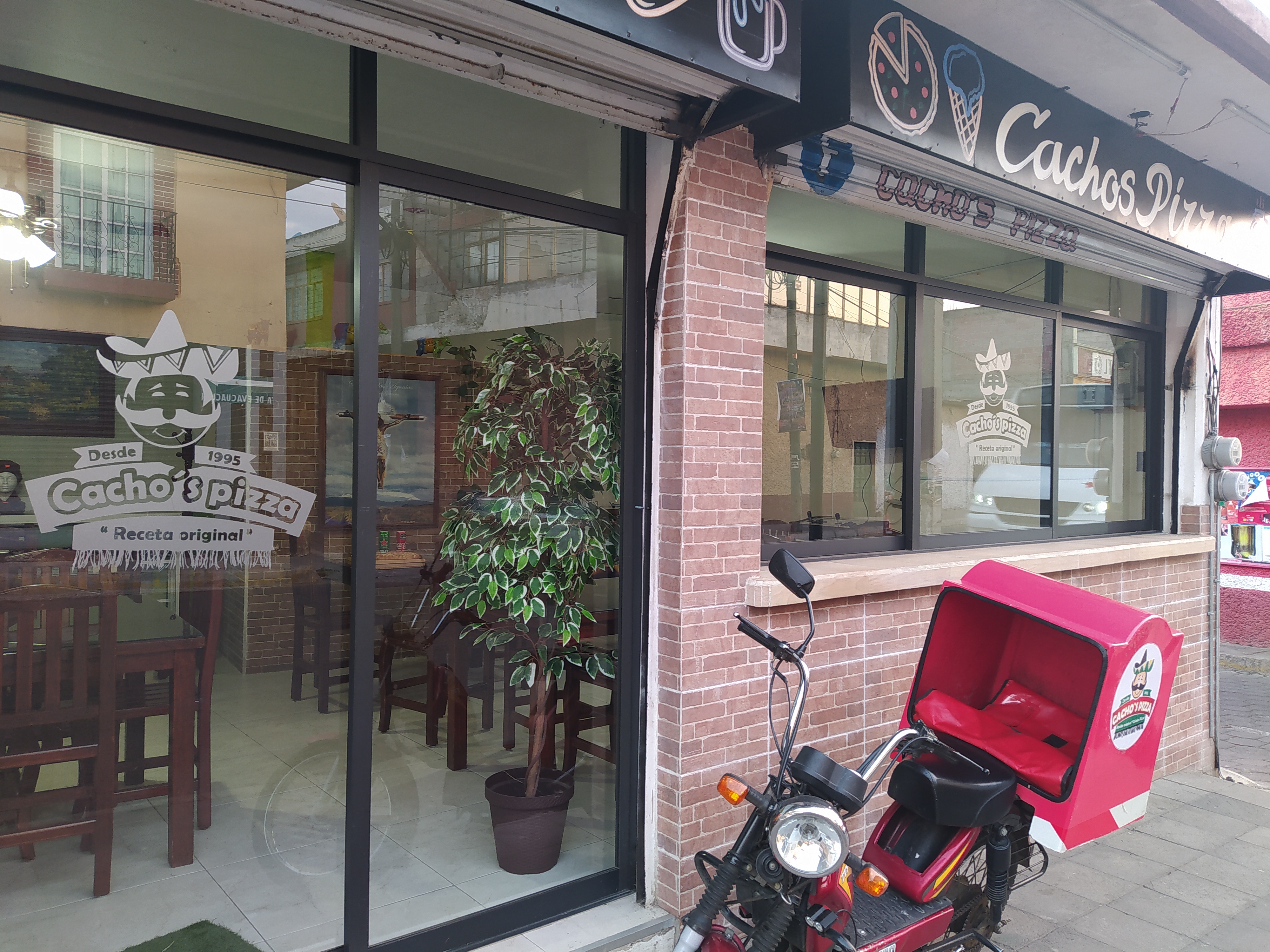 Cacho's Pizza image 5