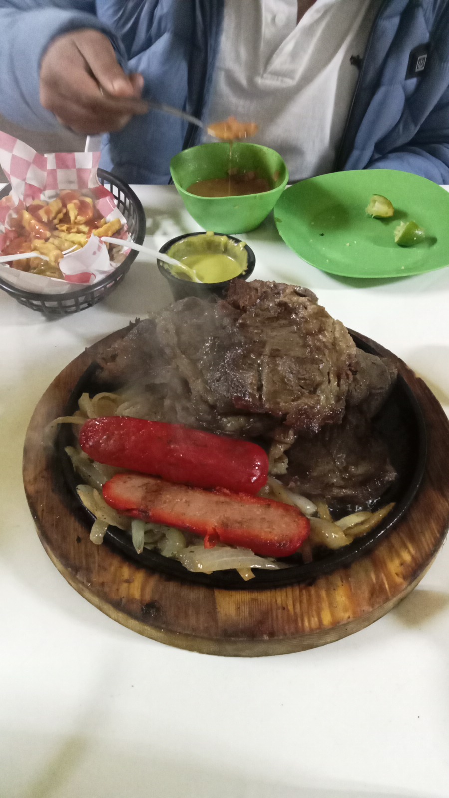 Amores Bistro image 6