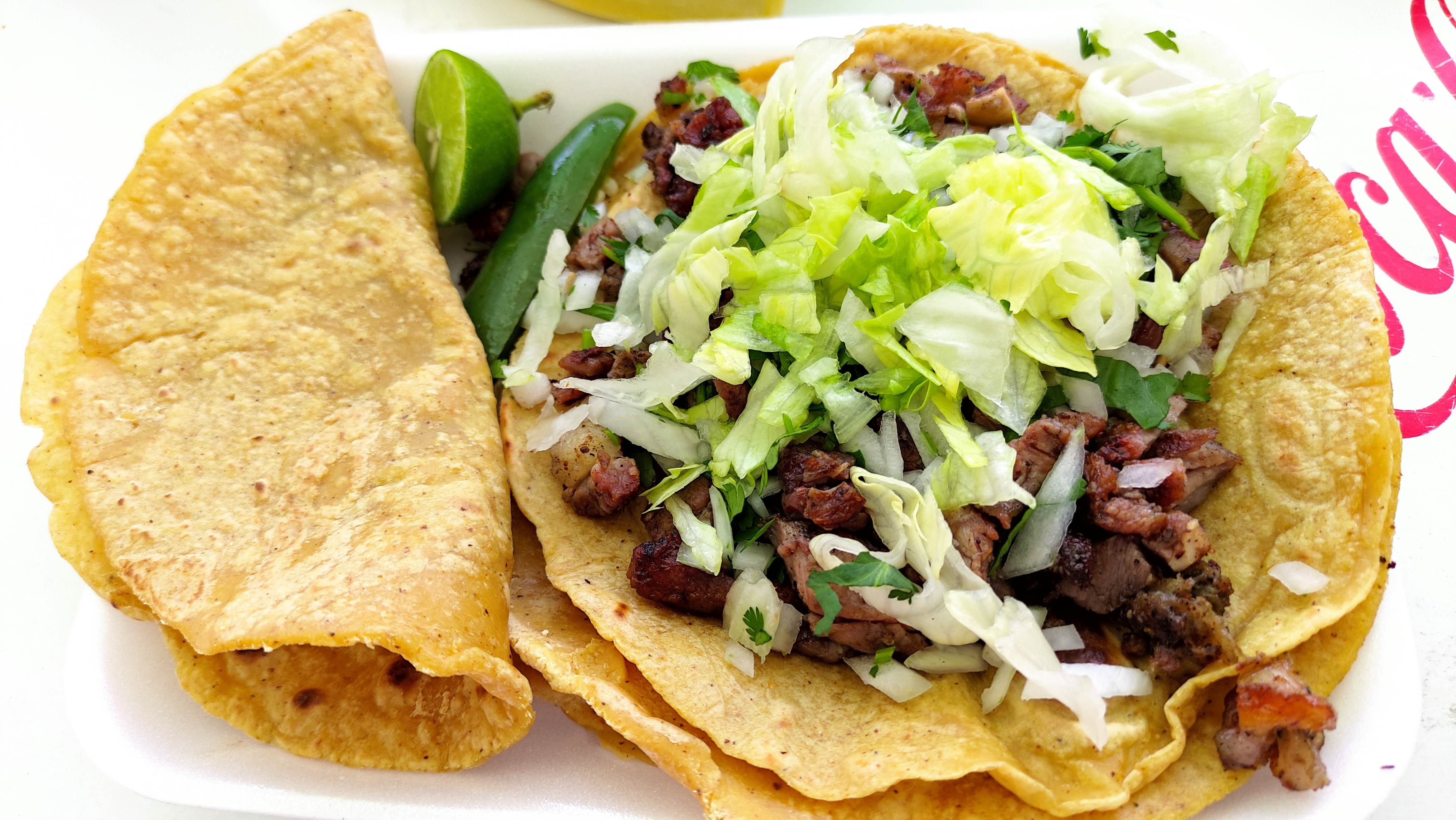 Taquería "El Tacazo" image 1