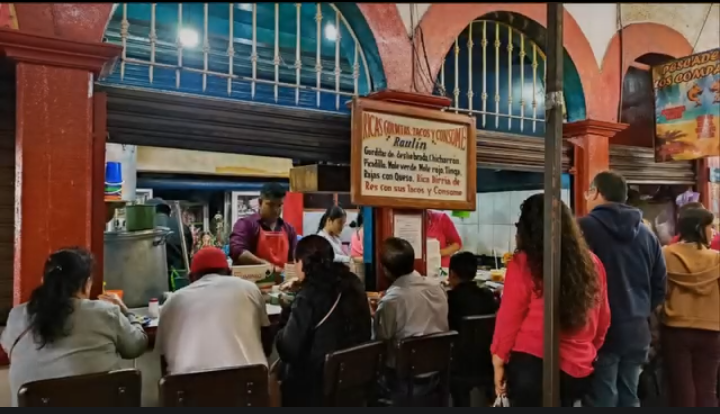 Ricas gorditas, tacos y consomé, "Raulín". image 1