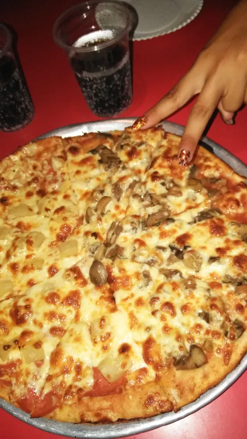 Rin Rin Pizzas image 3