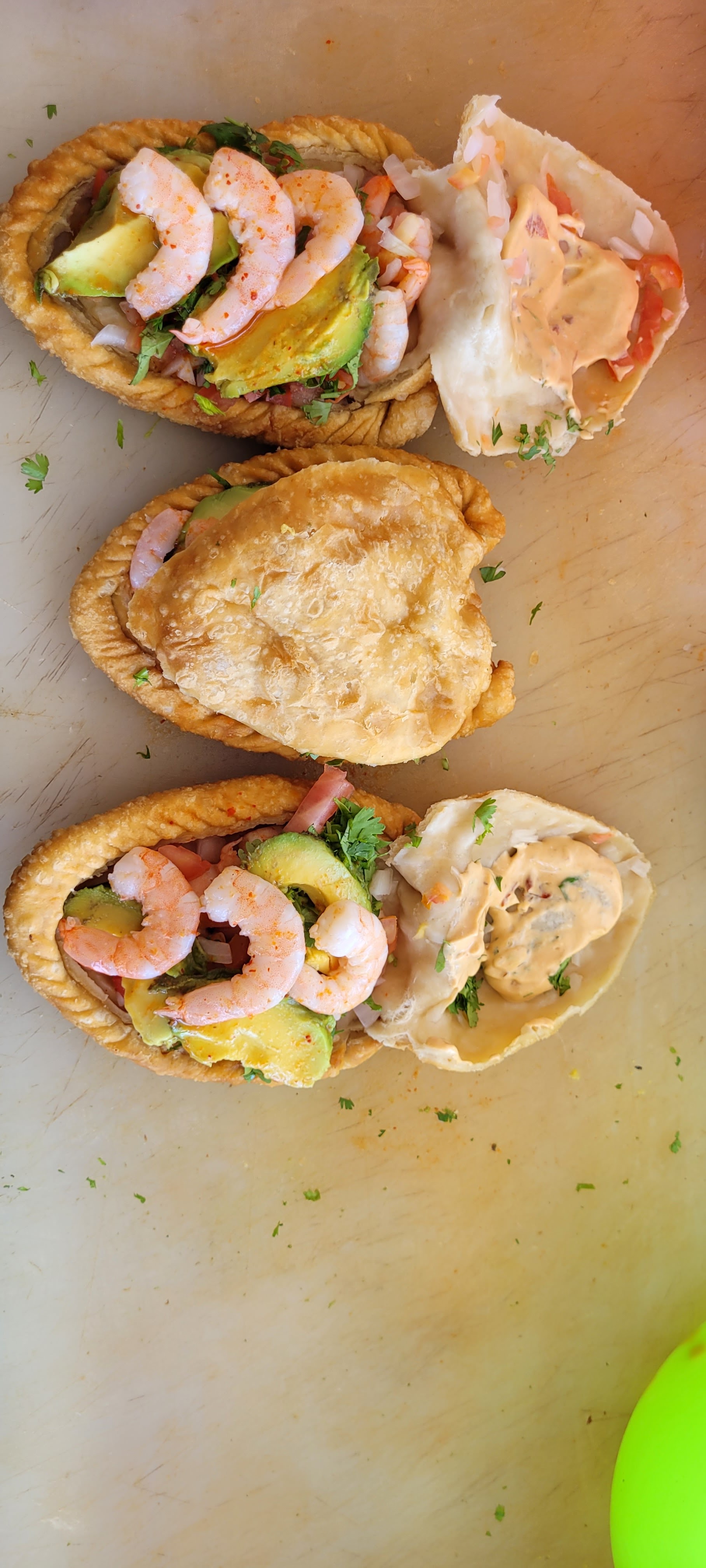 Cócteles y tostadas la roca image 3