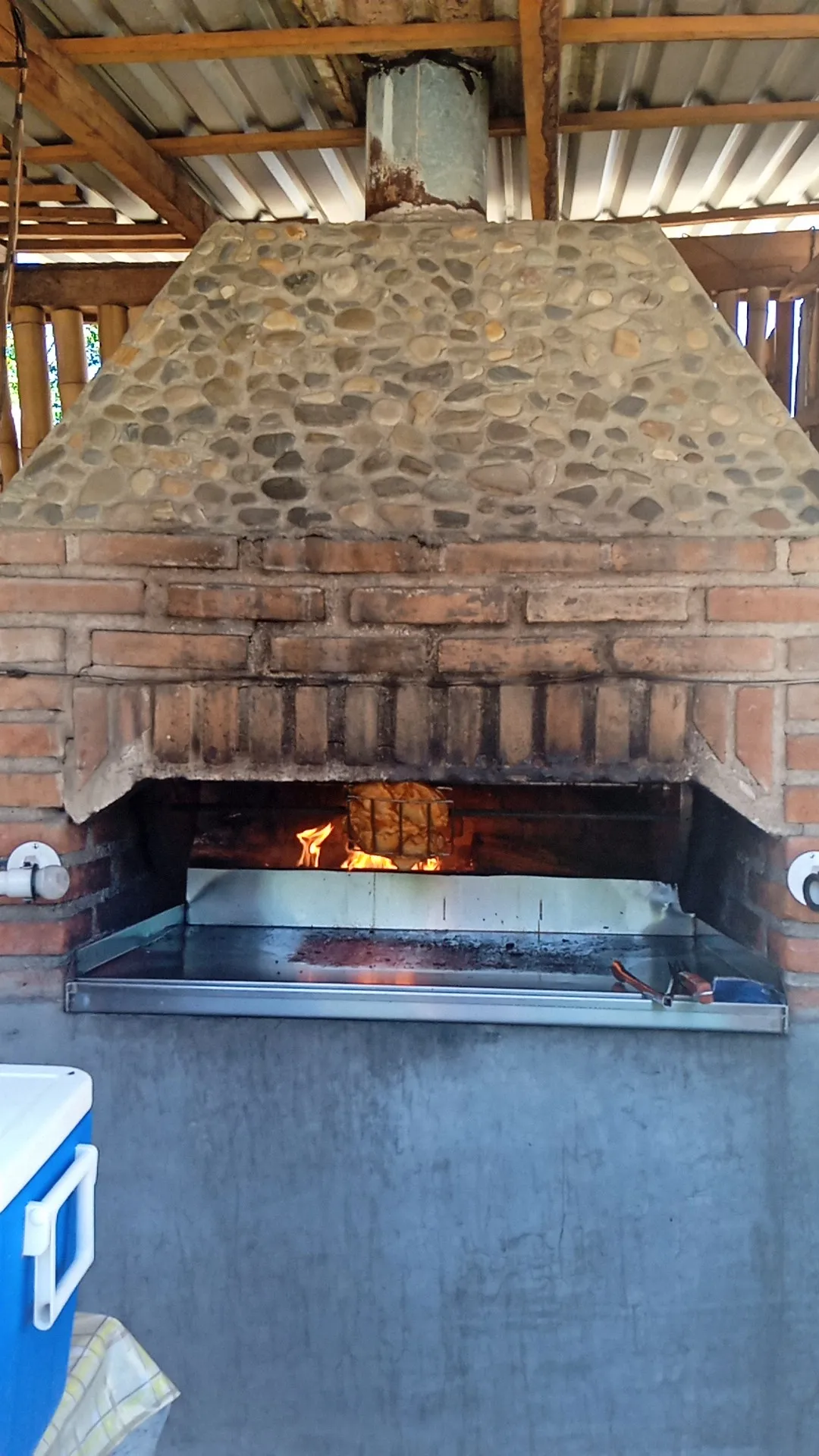 Pollos ala leña el sabrosano image 3