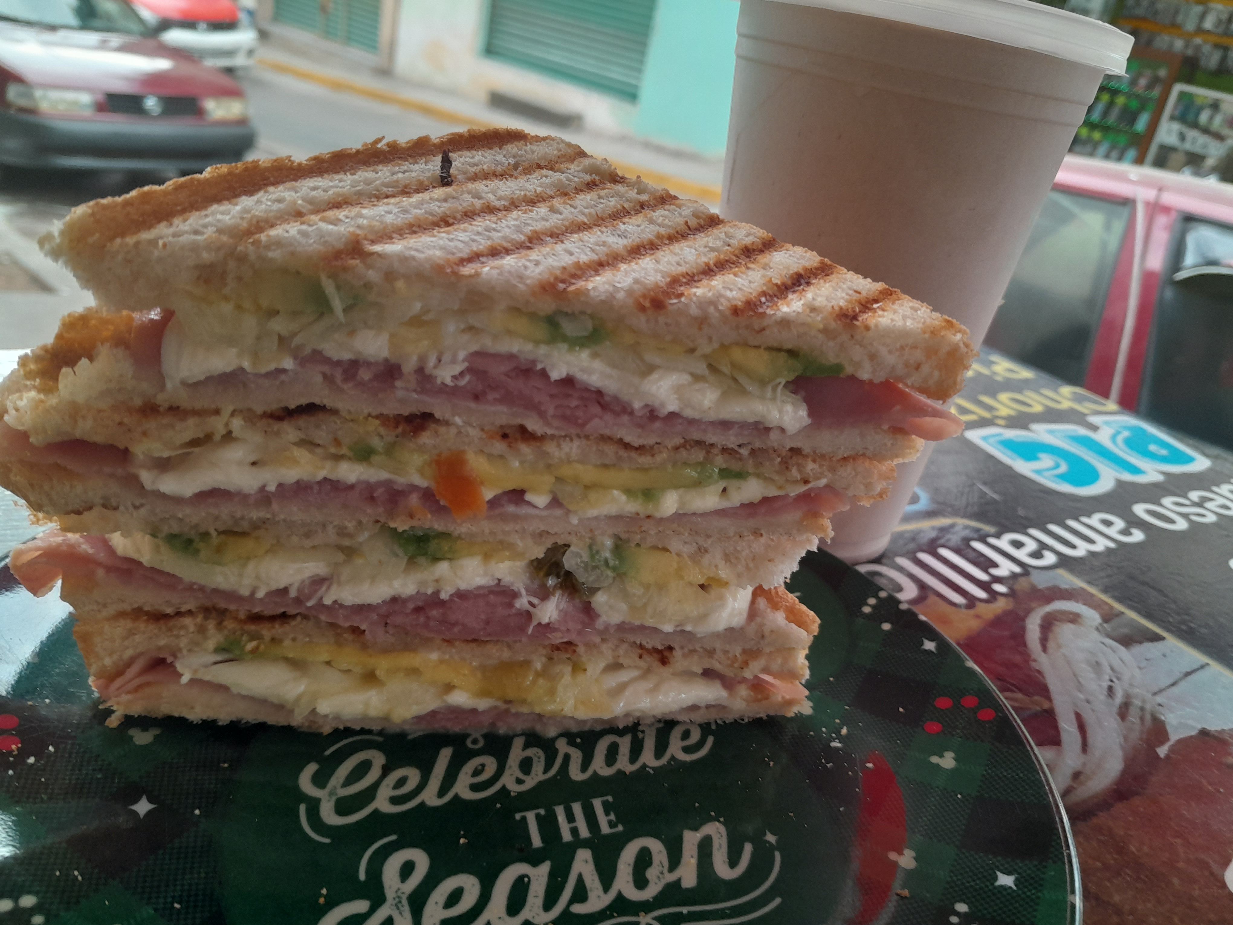 Tortas gigantes The whites image 1