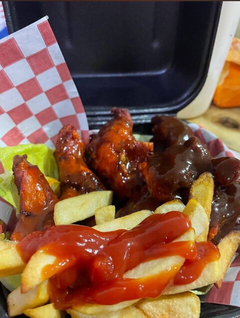 Mariscos y Alitas "LOS PLEBES" image 2