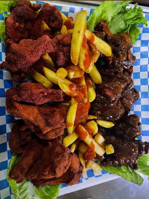 Mariscos y Alitas "LOS PLEBES" image 5