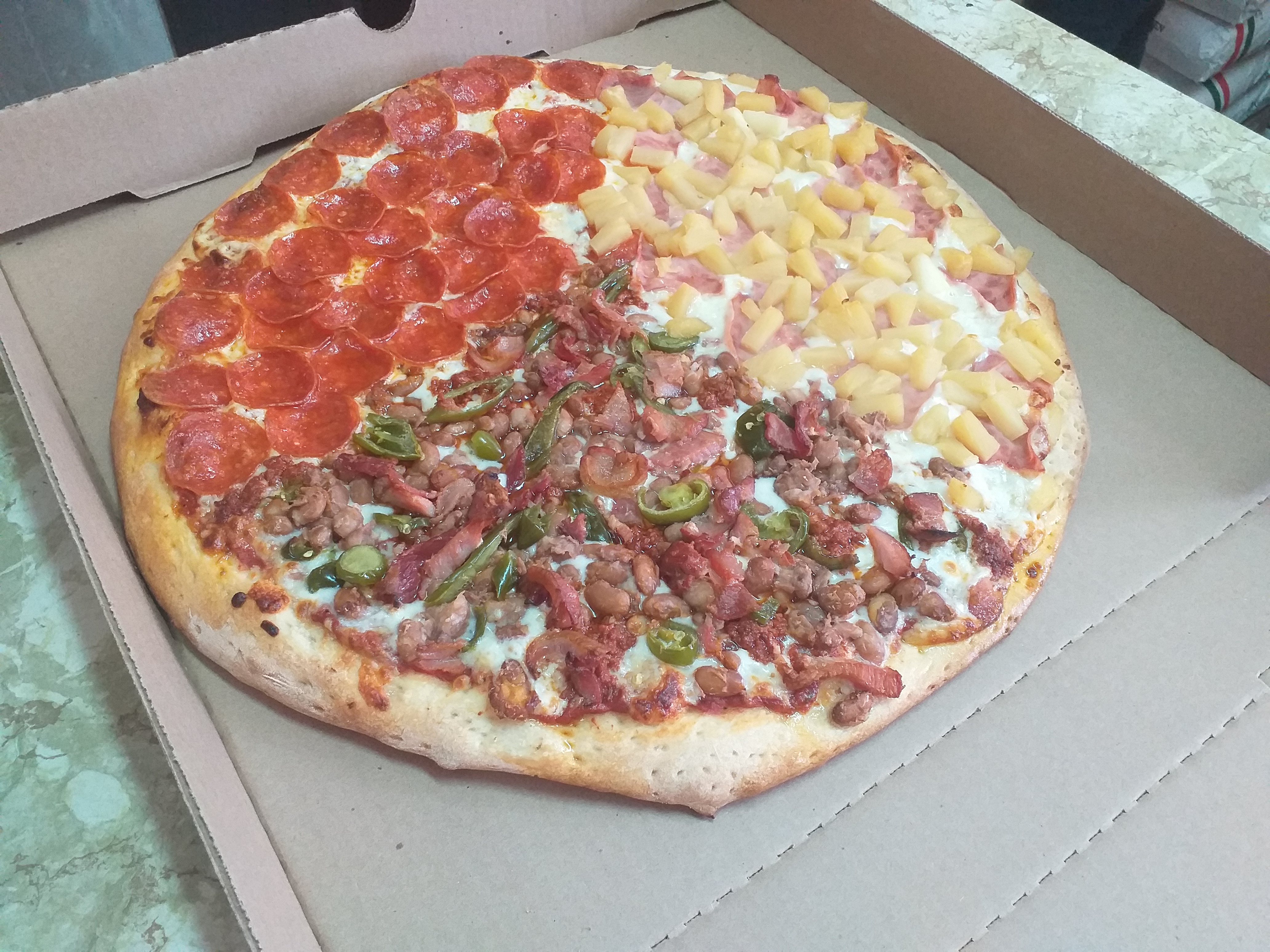 chuy's pizzas image 3