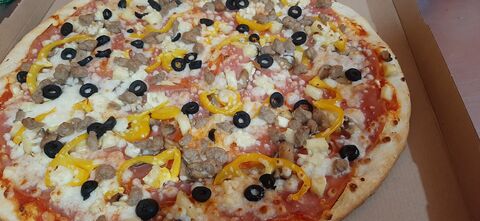 Pizzería María Cheese image 3