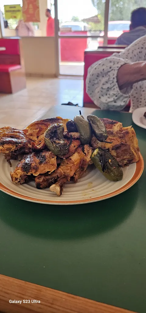 Pollo Feliz image 5