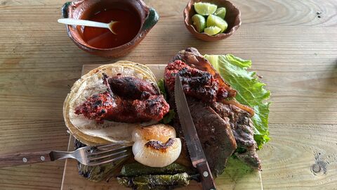 EL FORASTERO - Hamburguesas al carbón y tacos de carne asada image 1