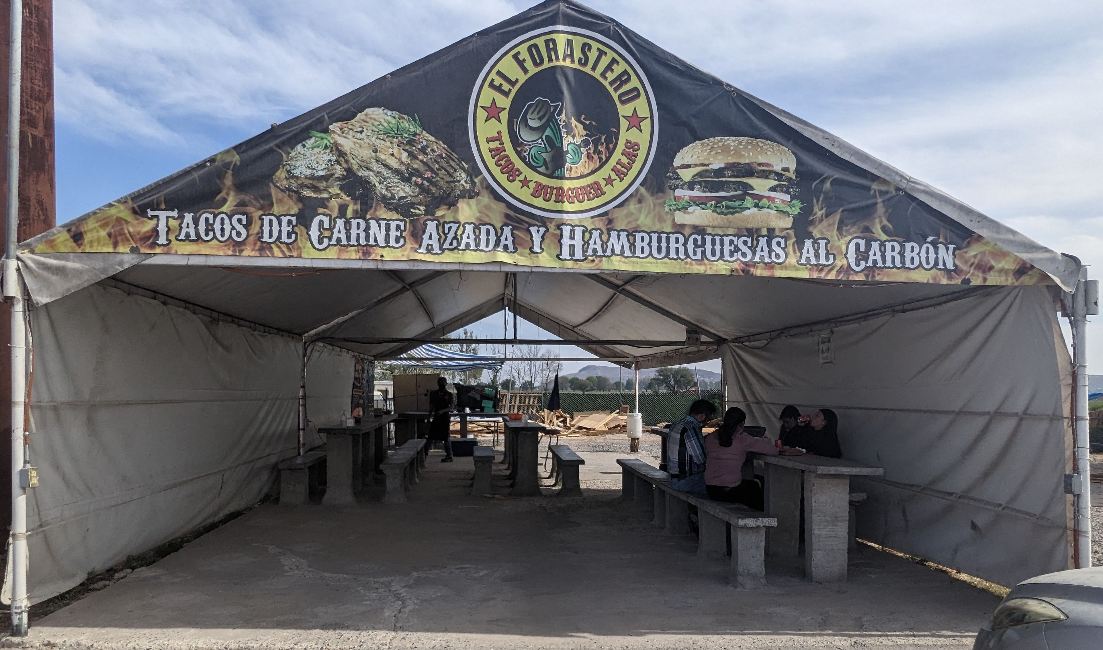 EL FORASTERO - Hamburguesas al carbón y tacos de carne asada image 6