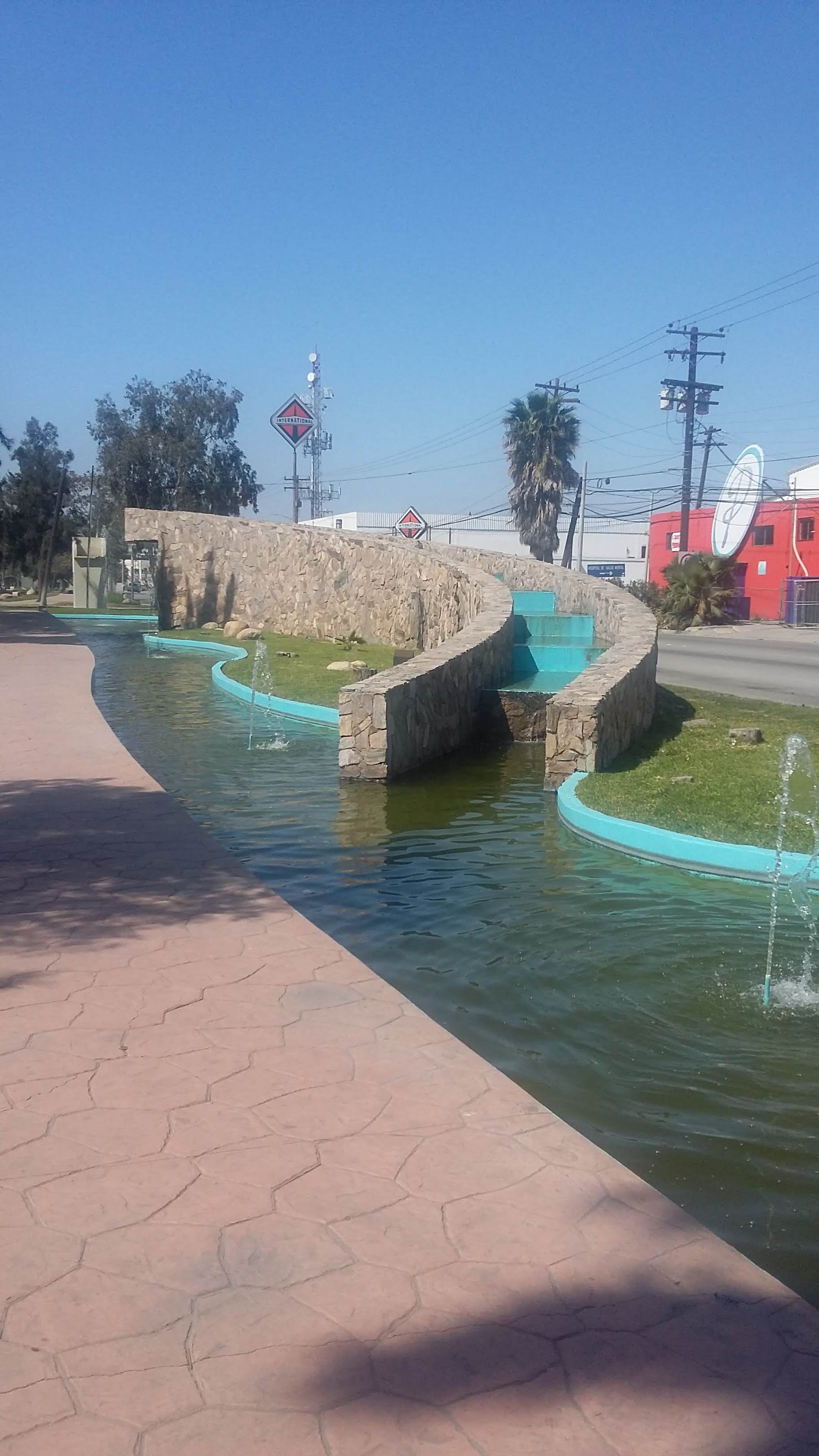 Cocktelería Pelicanos... image 4