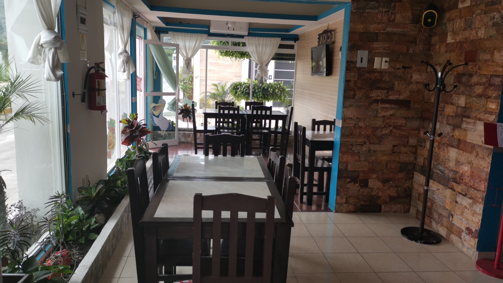 Cocktelería Pelicanos... image 6