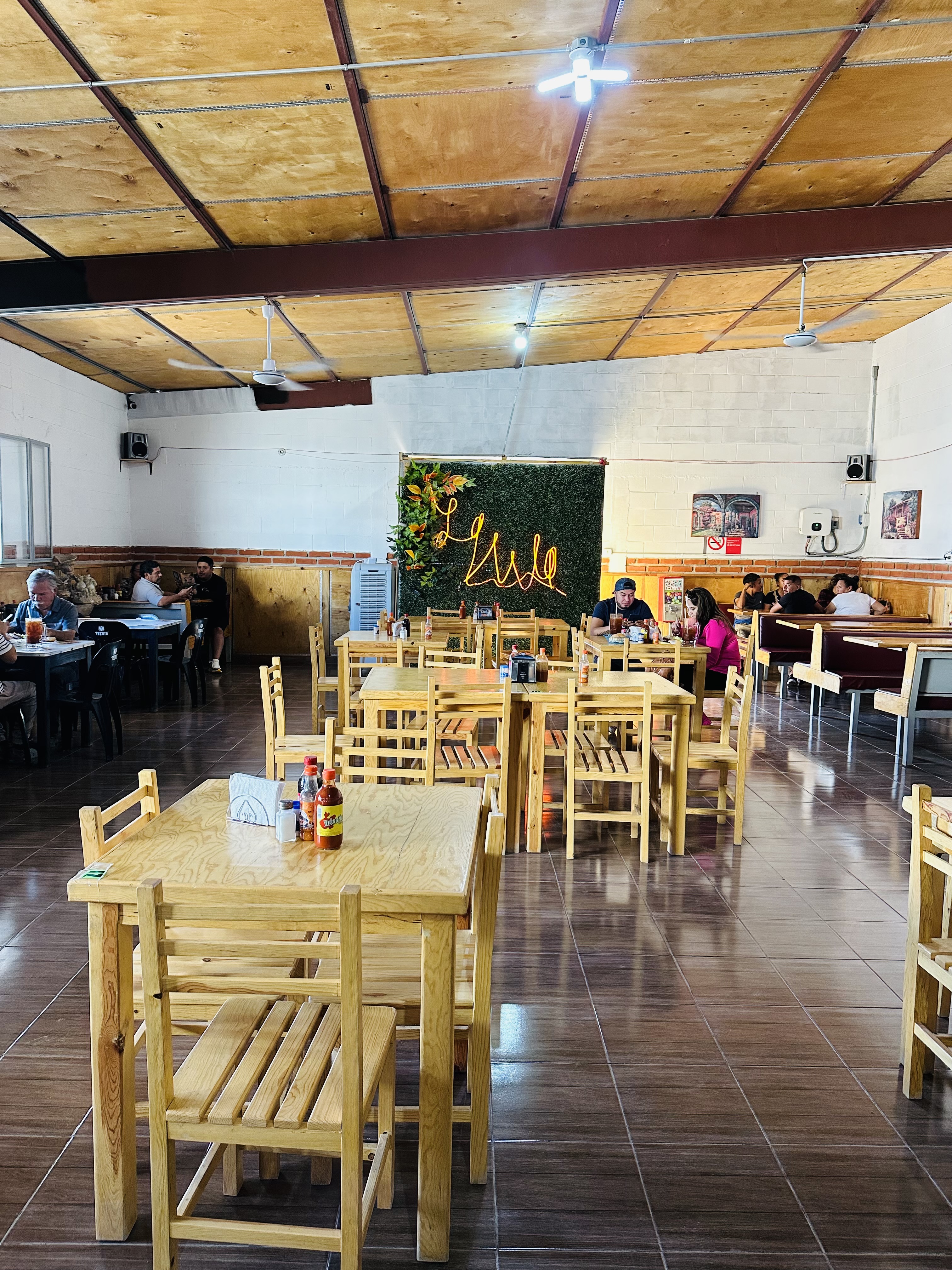 Mariscos La Isla image 1