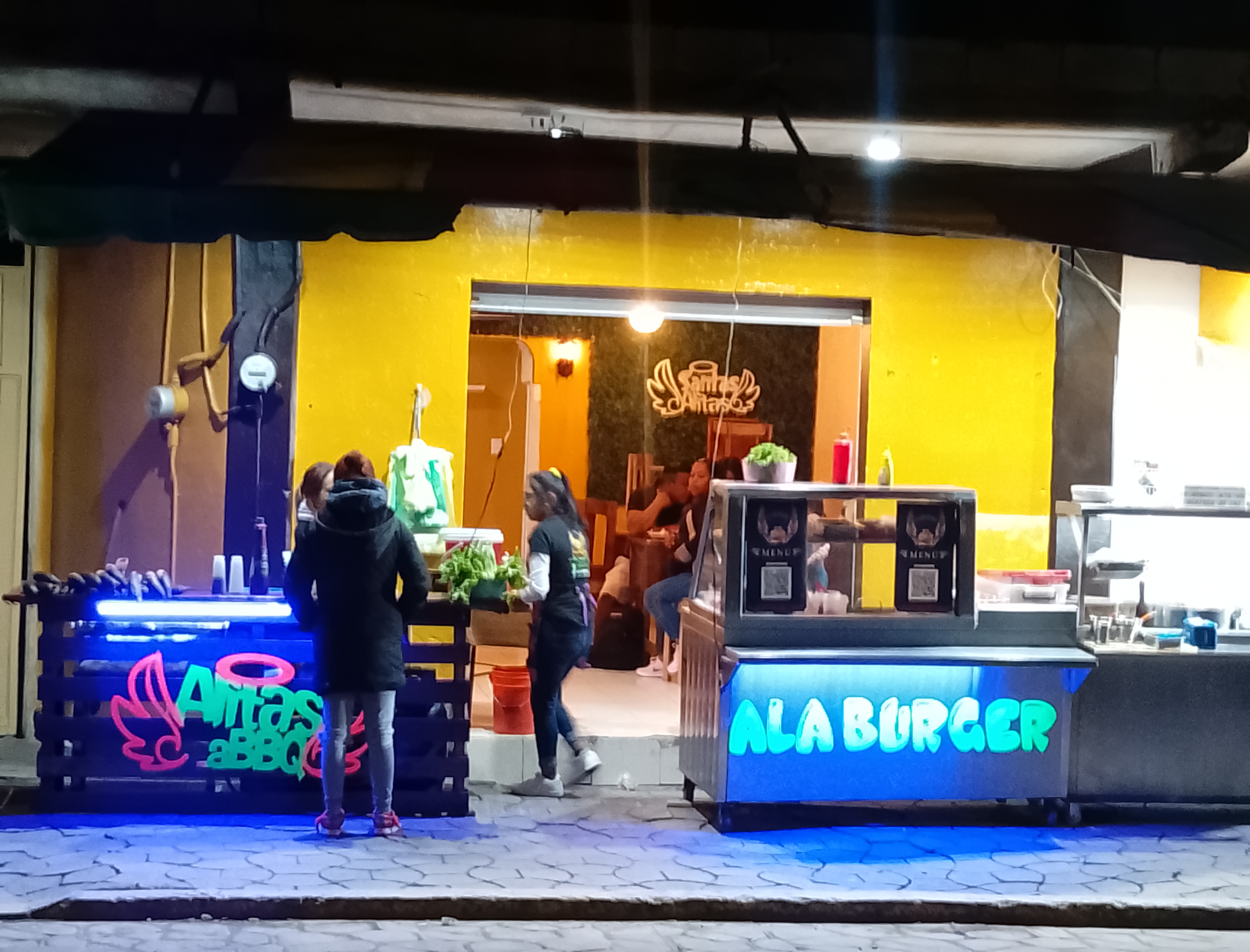 A LA.... BURGER image 3