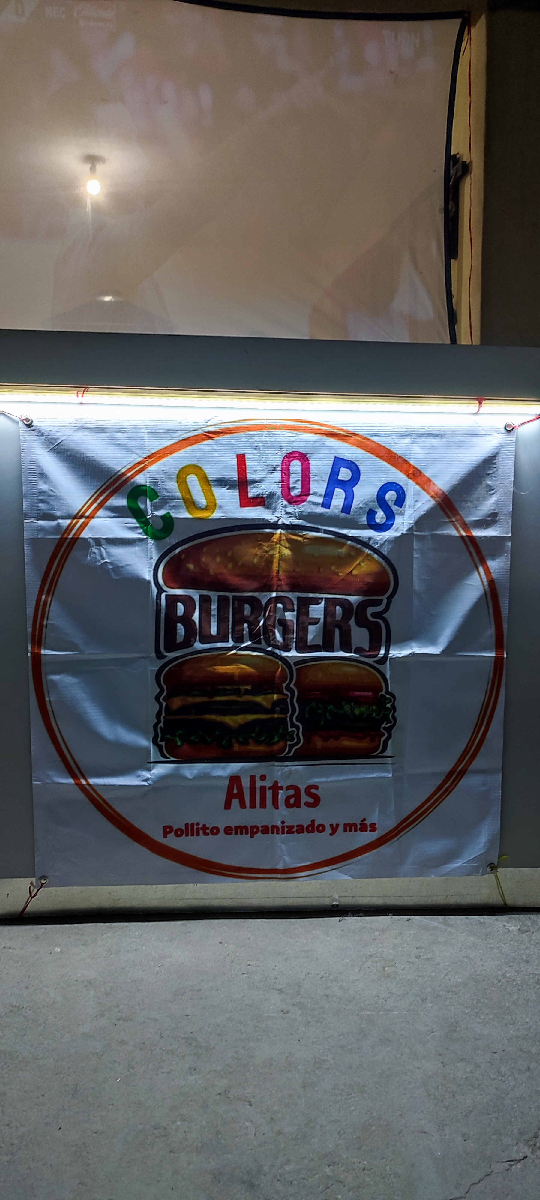 Colors Burgers y Alitas image 5