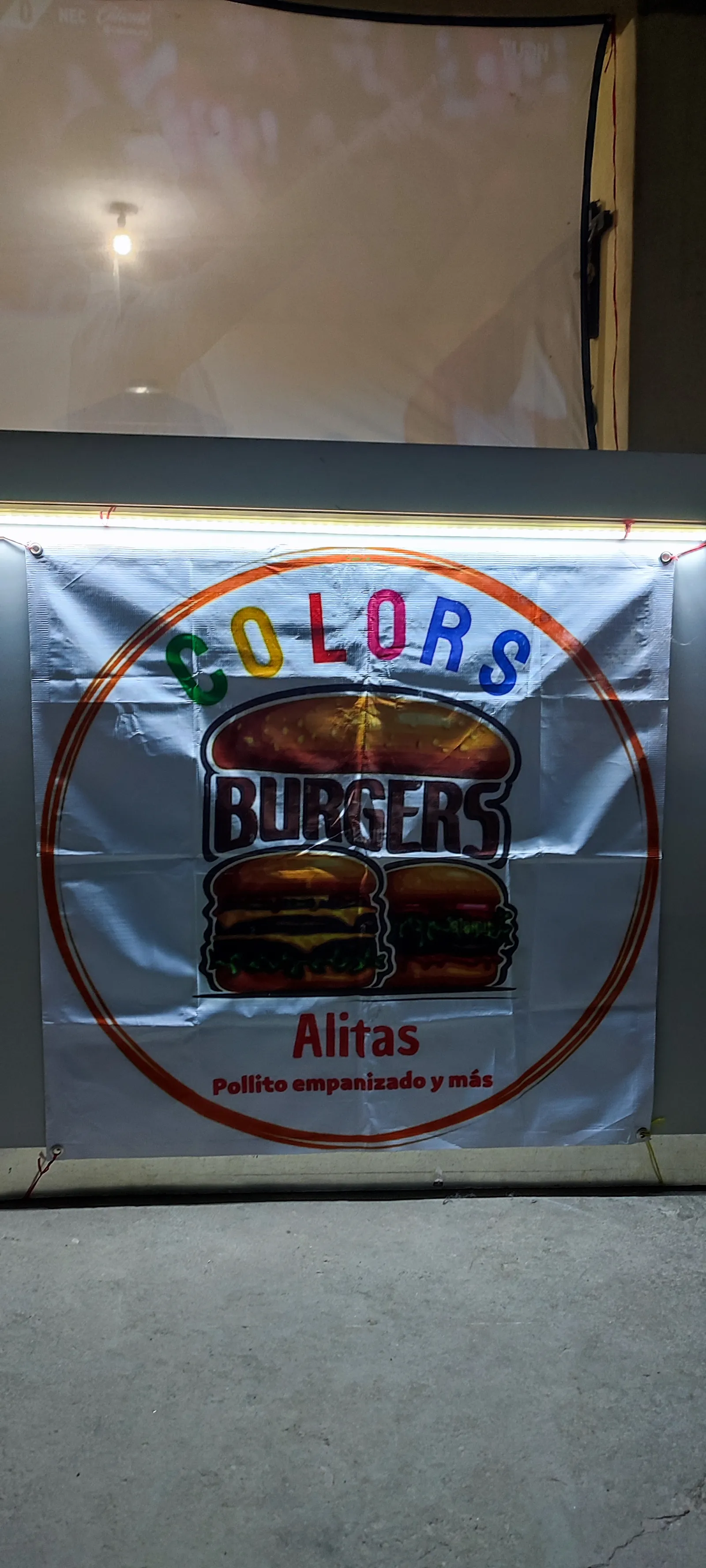 Colors Burgers y Alitas image 5