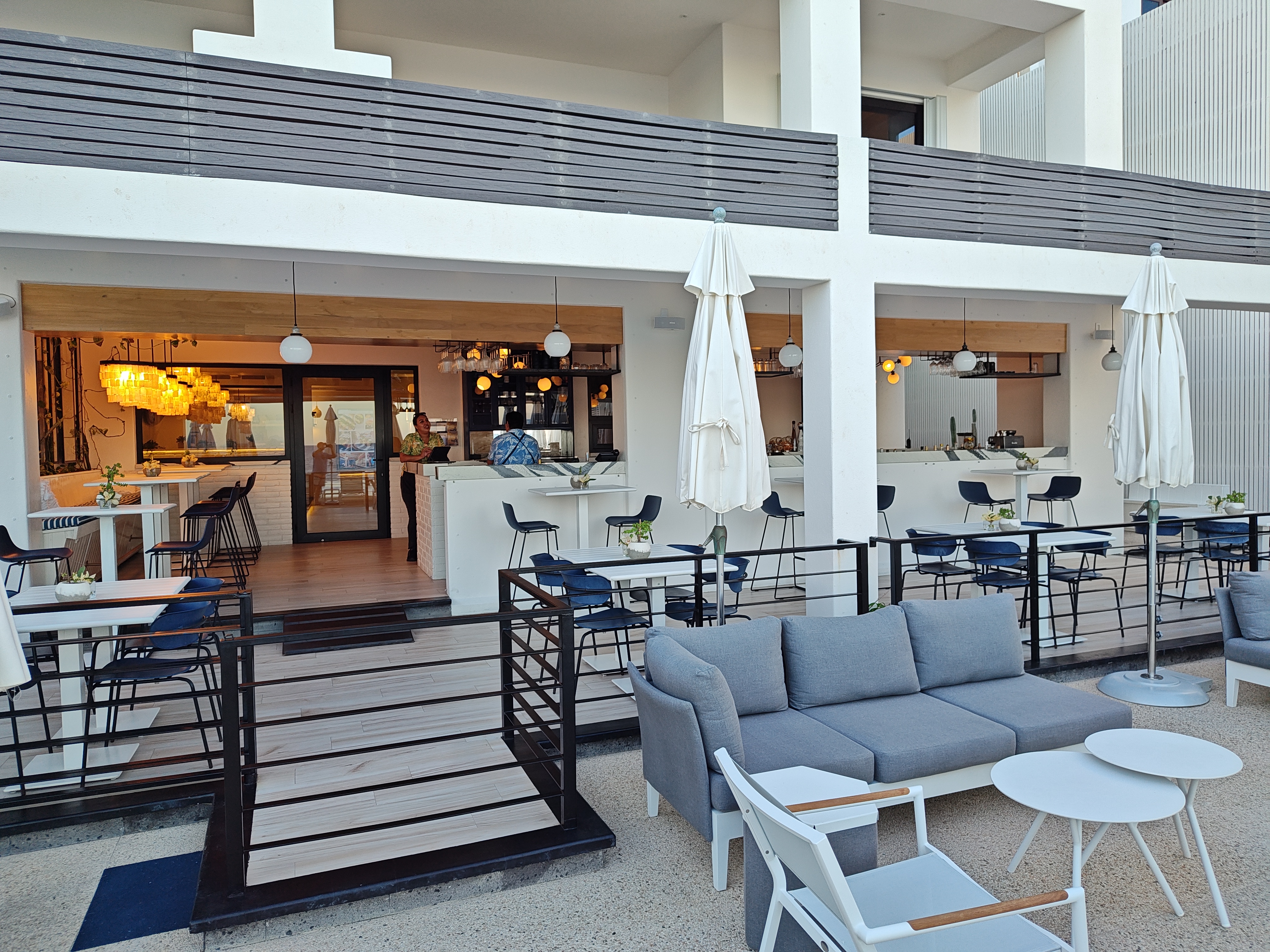 Vera-Neo Beachfront Dining image 8