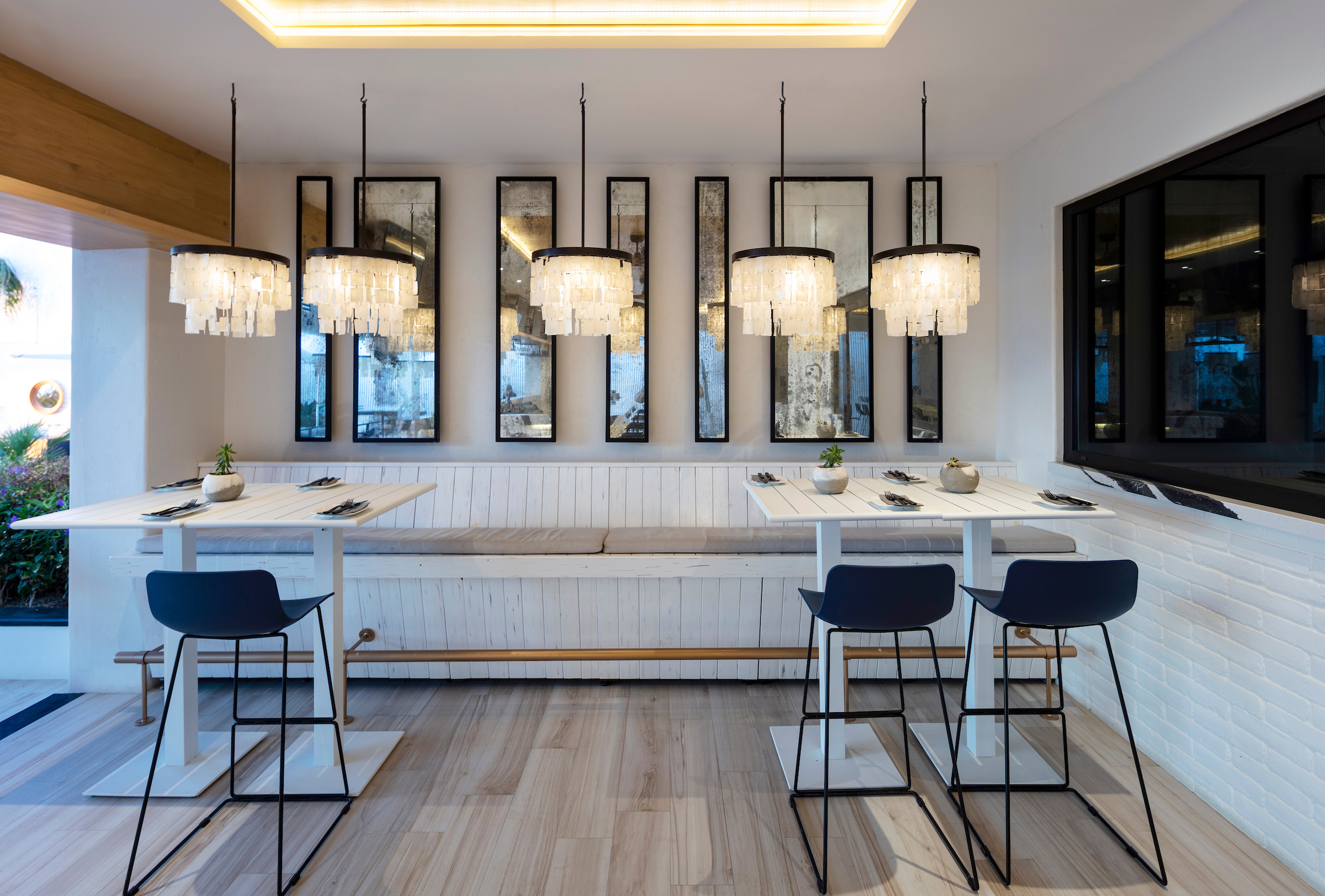 Vera-Neo Beachfront Dining image 9