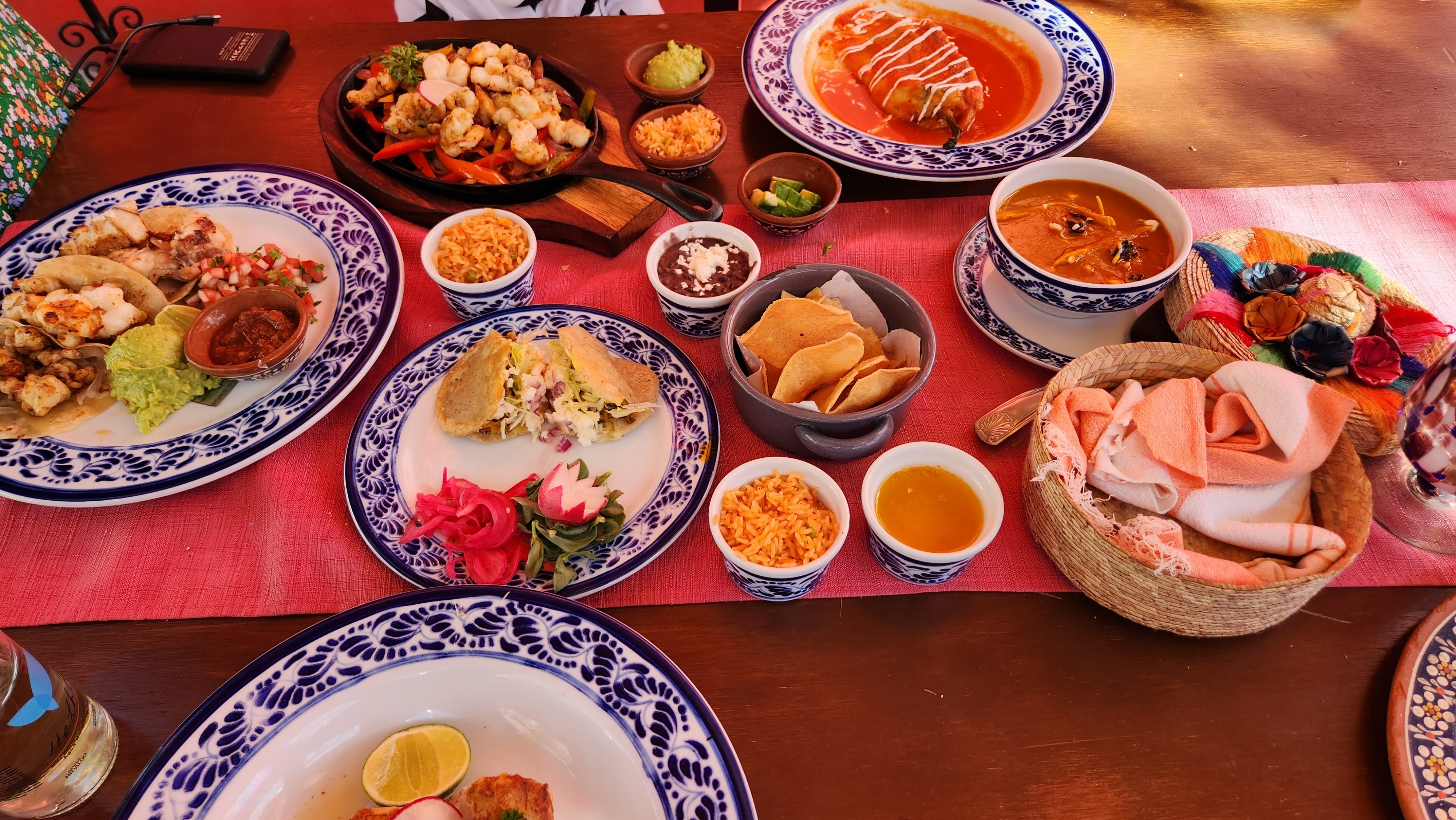 Los Tres Gallos image 2