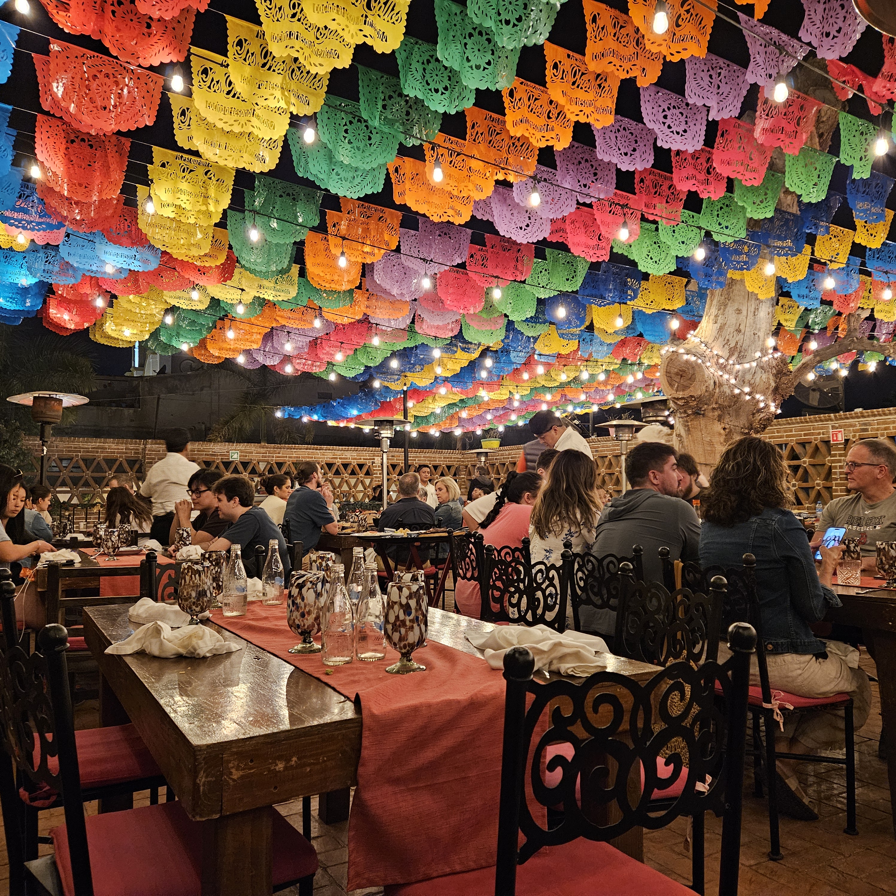 Los Tres Gallos image 3