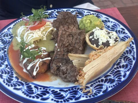 Los Tres Gallos image 6