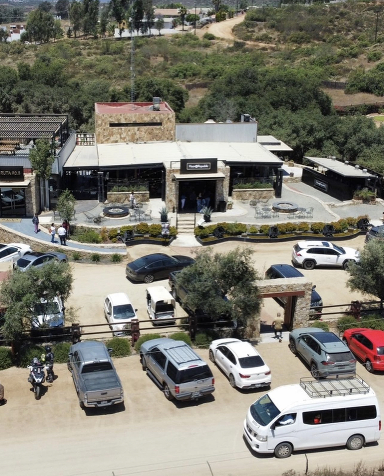 Huevo Republic Restaurant image 4